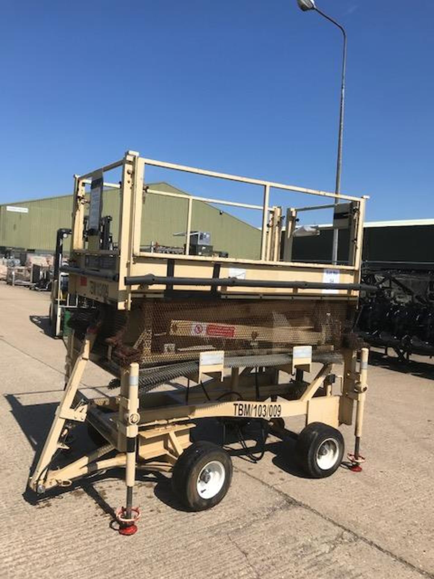 Direct RAF Maintenance Unit UK Lift Hydraulic Access Platform SWL 272 Kgs.