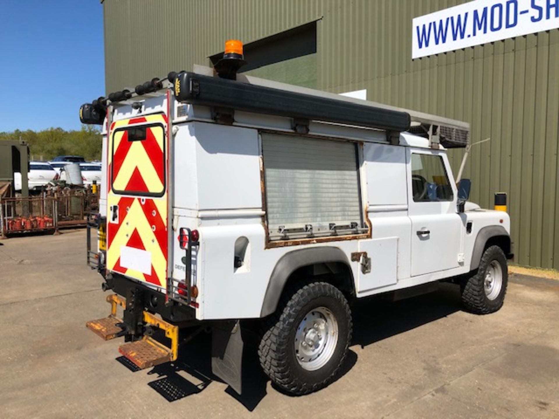 2011 Land Rover Defender 110 Puma hardtop 4x4 Utility vehicle (mobile workshop) with hydraulic winch - Image 5 of 35