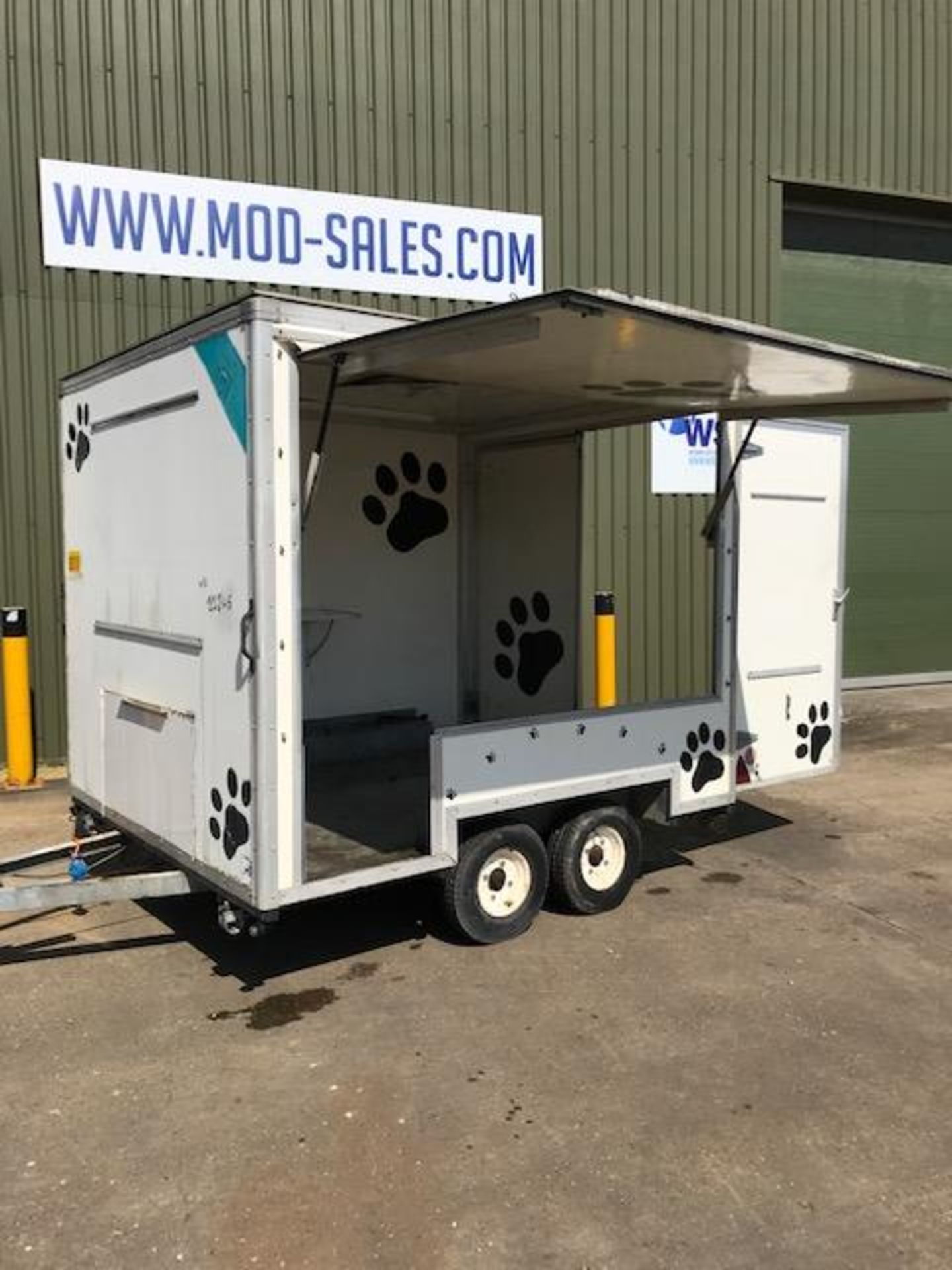 2 Axle Mobile Exhibition Unit with fold out sides - Image 2 of 6