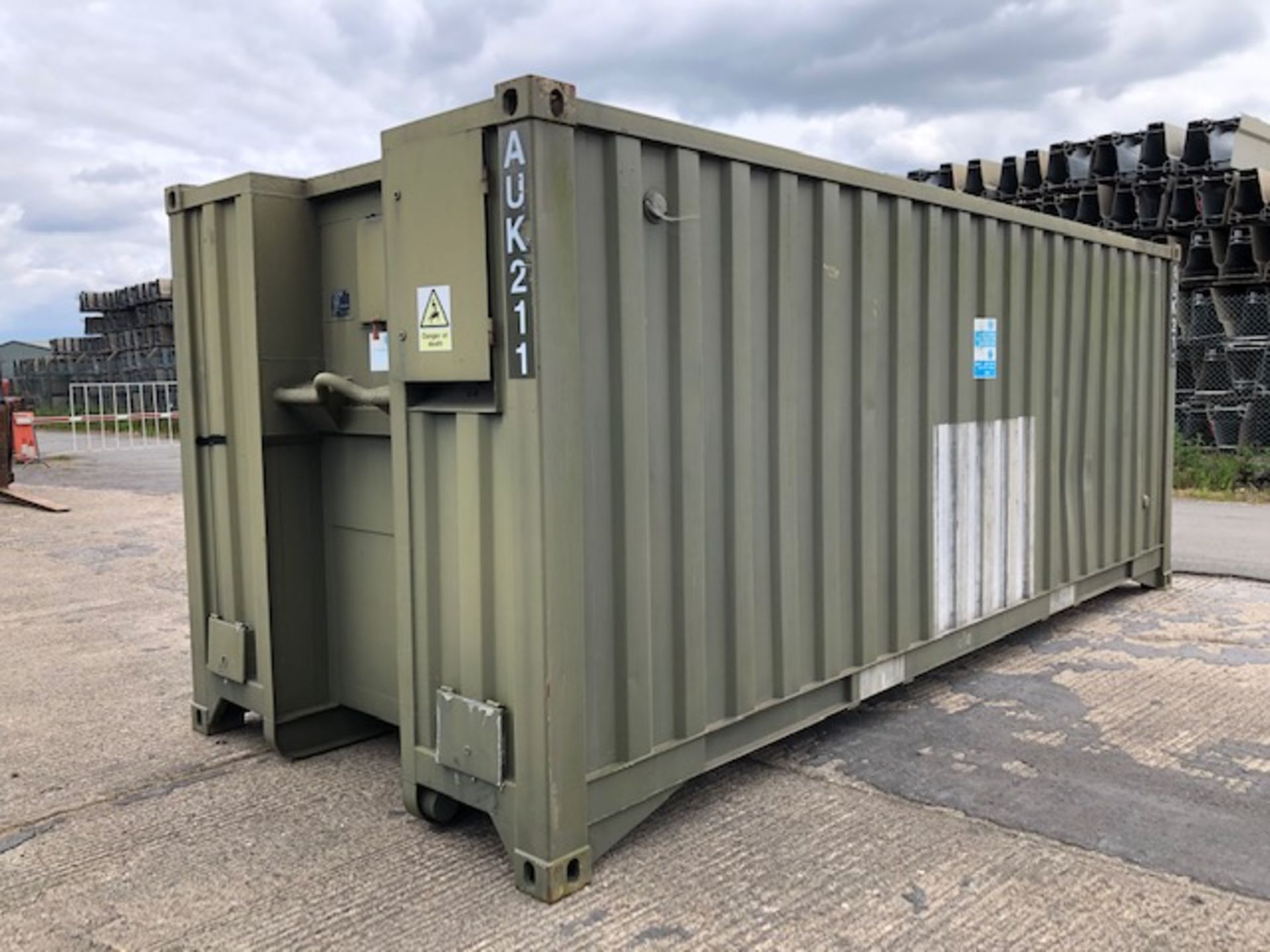 Frontline Toilet and Shower Block Unit - Image 5 of 41