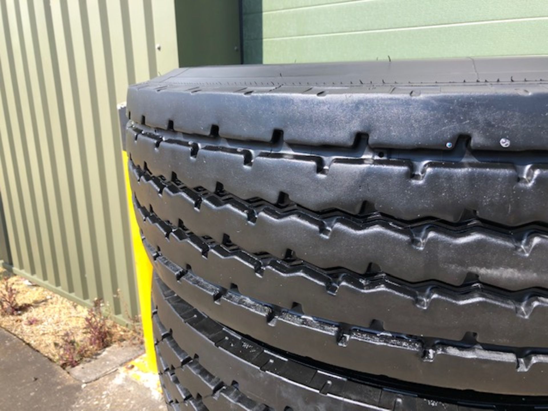 Qty 4 x 315 80R 22.5 Michelin XZY-2 tyres - Image 3 of 10