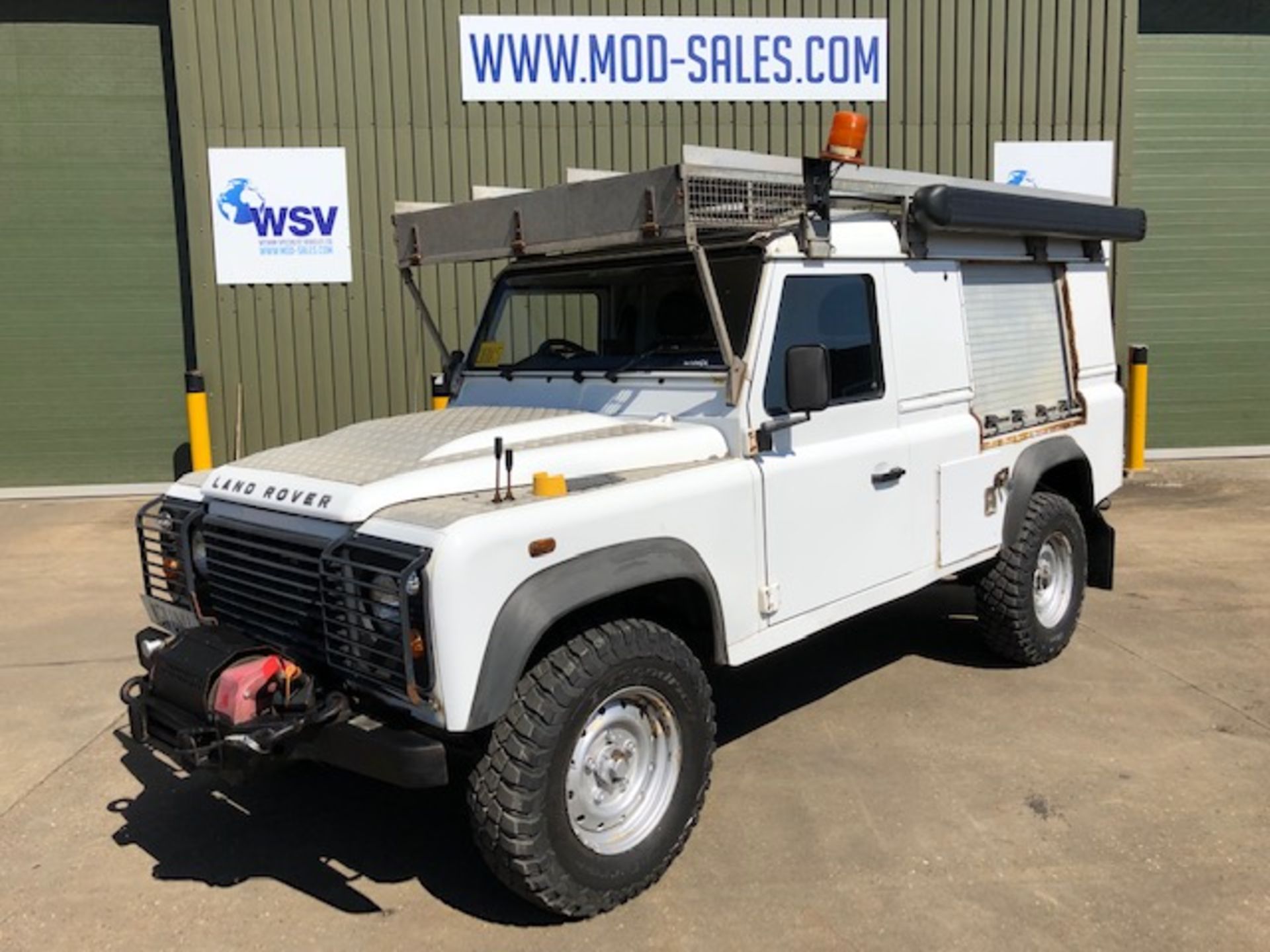 2011 Land Rover Defender 110 Puma hardtop 4x4 Utility vehicle (mobile workshop) with hydraulic winch - Image 2 of 35