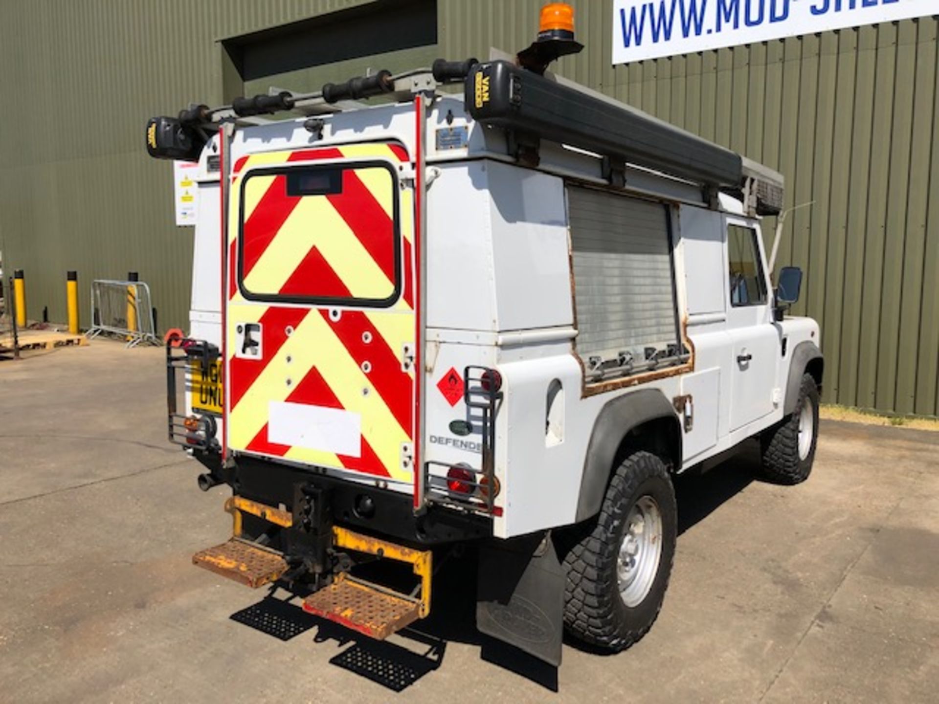 2011 Land Rover Defender 110 Puma hardtop 4x4 Utility vehicle (mobile workshop) with hydraulic winch - Image 7 of 35