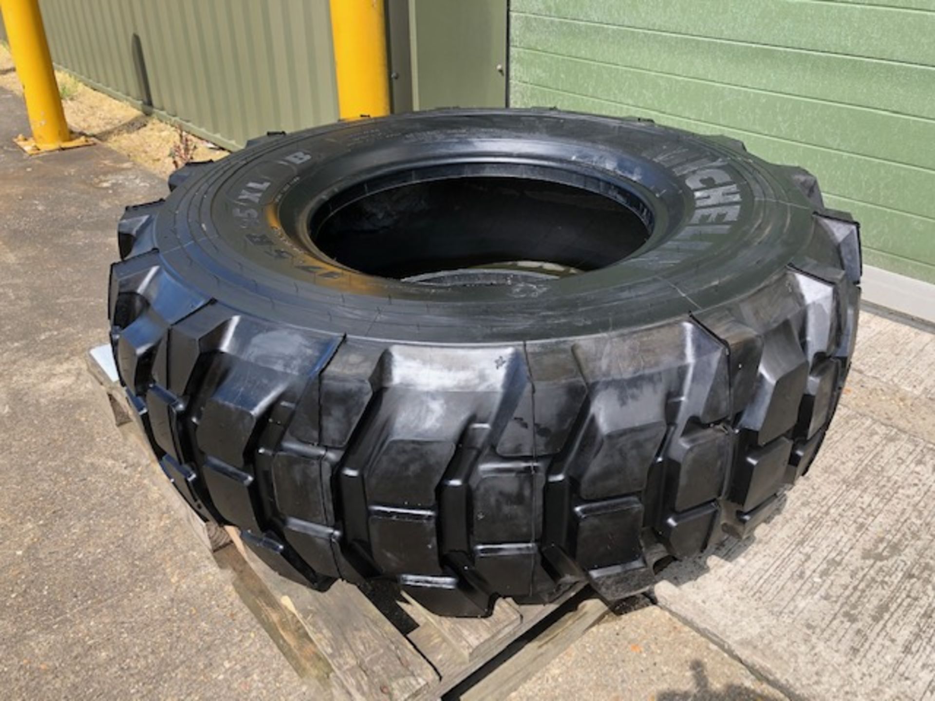 17.5 R (445 / 80 R 25) Michelin XLB Tyre unused. - Image 6 of 8