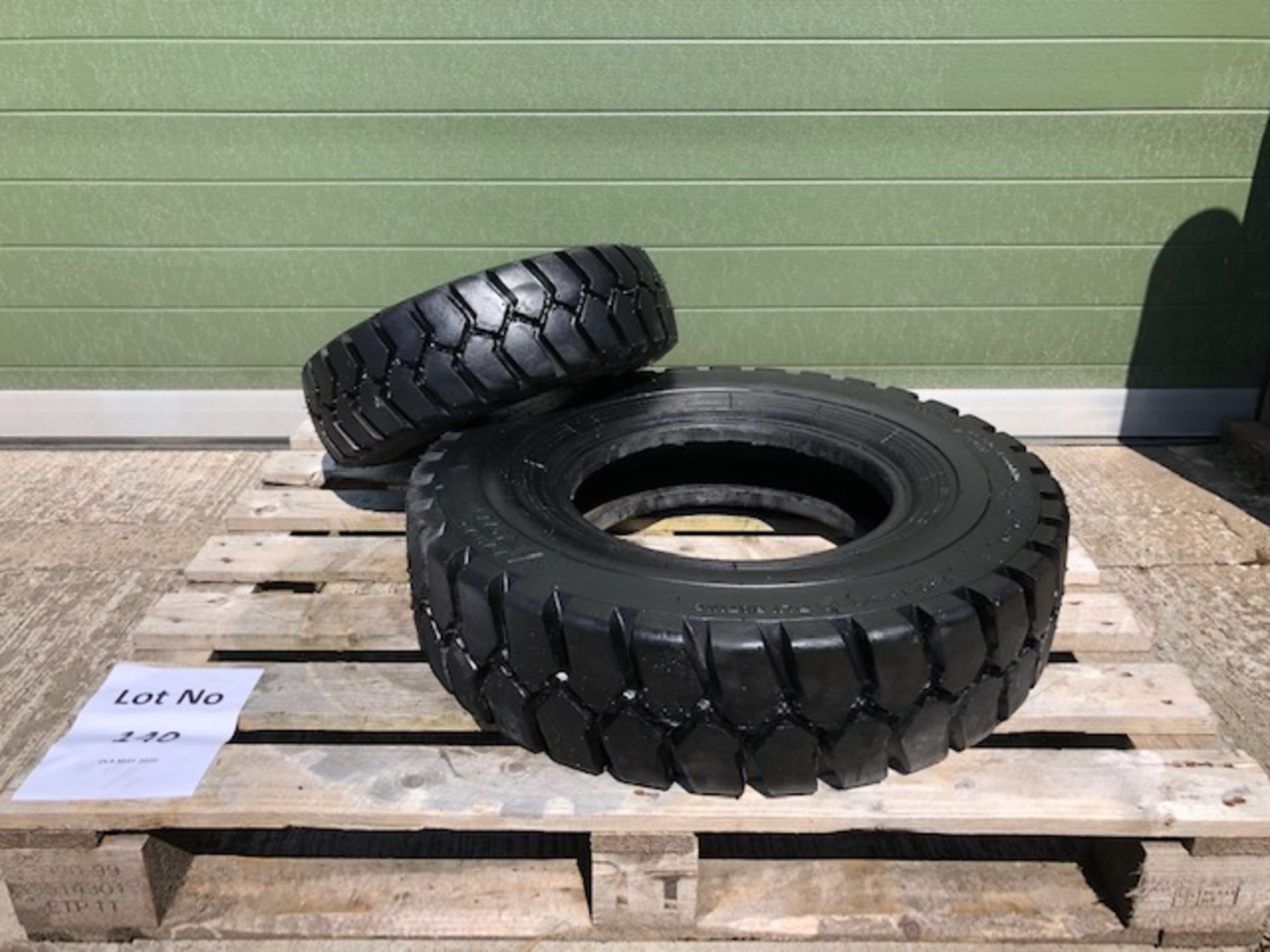 7.50 -15.30 Bearcat Armorguard 12 ply industrial tyre & 7-9 Bearcat Armorguard 10ply industrial tyre