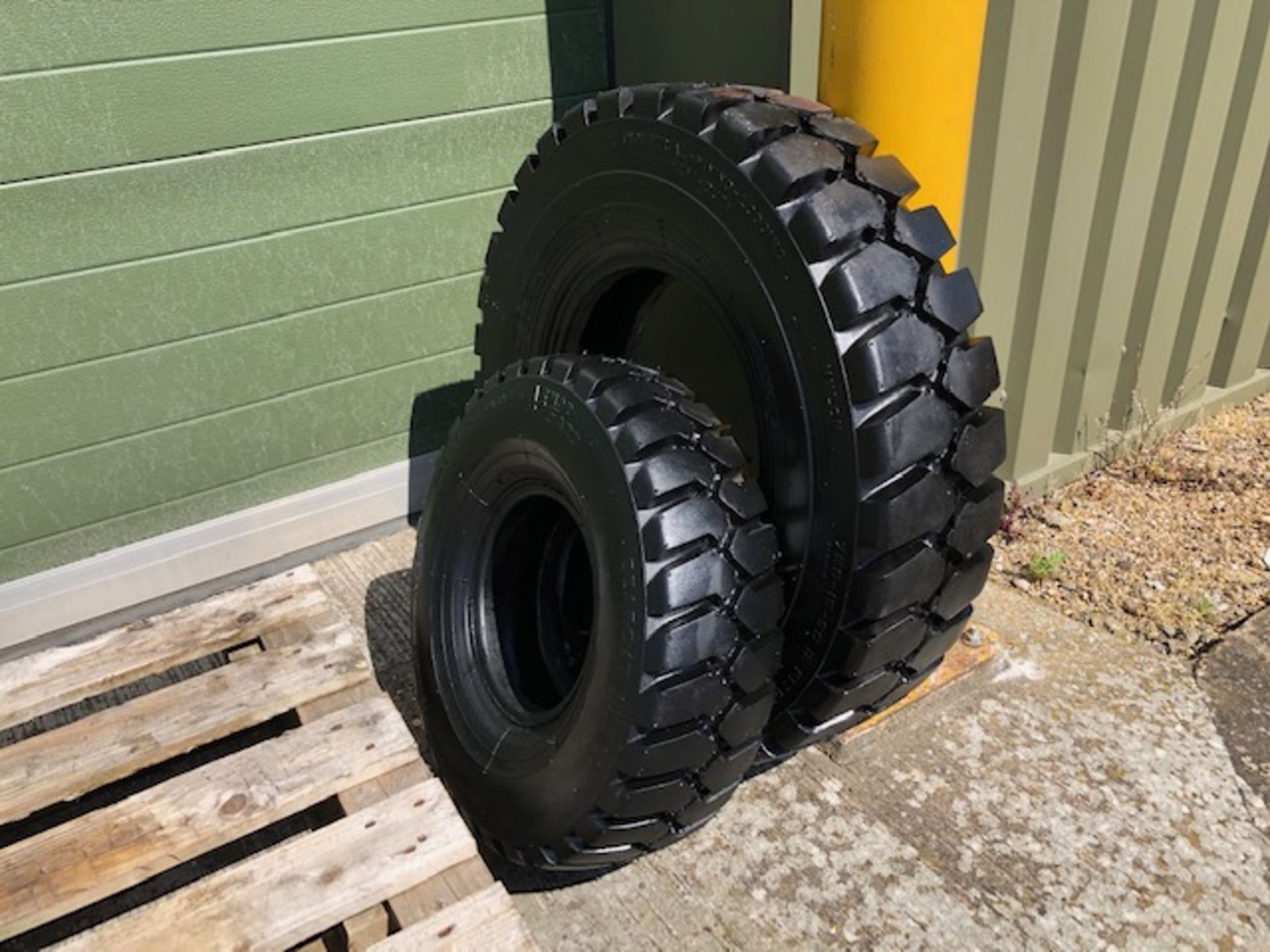 7.50 -15.30 Bearcat Armorguard 12 ply industrial tyre & 7-9 Bearcat Armorguard 10ply industrial tyre - Image 10 of 10