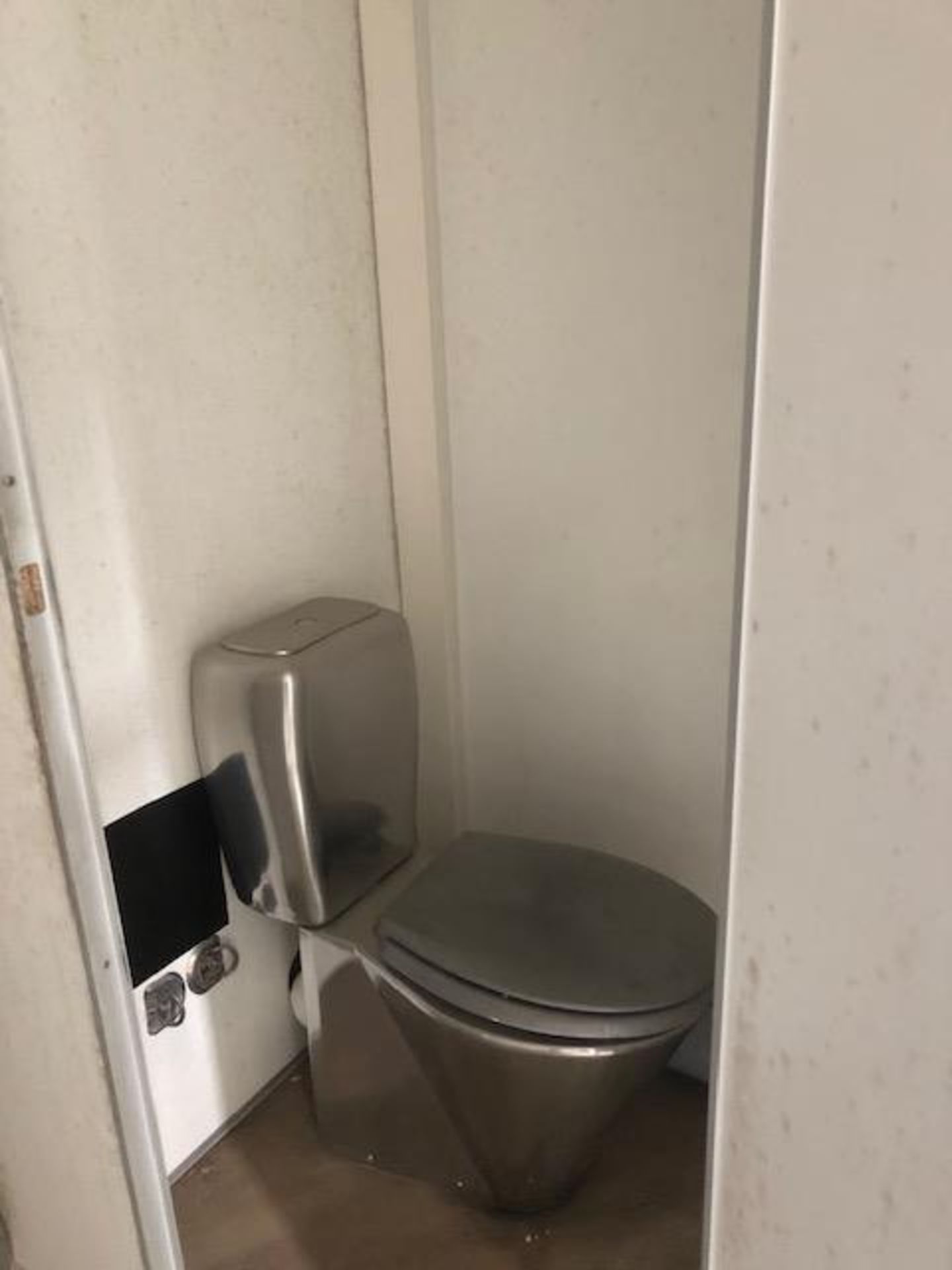 Frontline toilet and shower block unit - Image 8 of 28