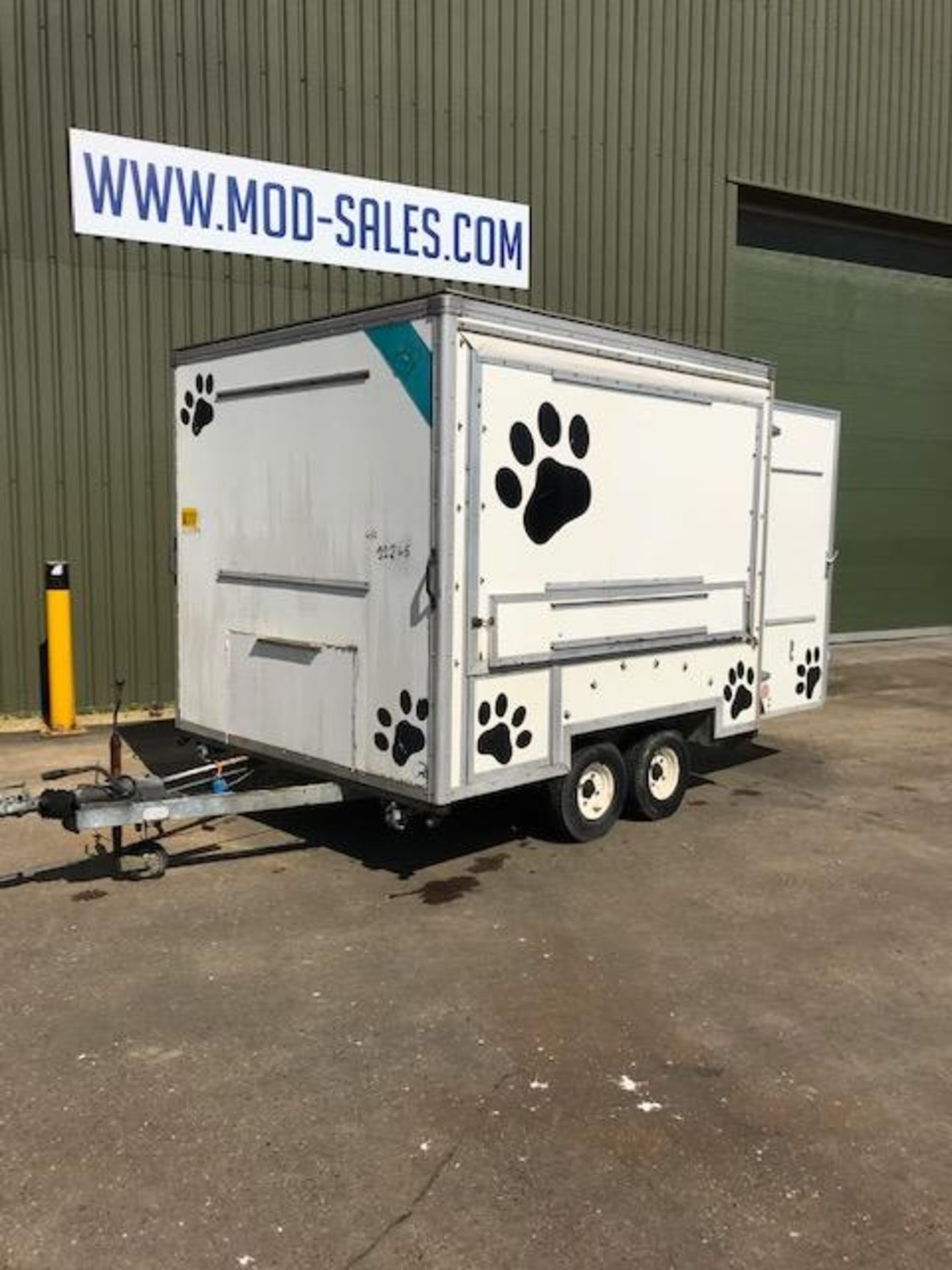 2 Axle Mobile Exhibition Unit with fold out sides