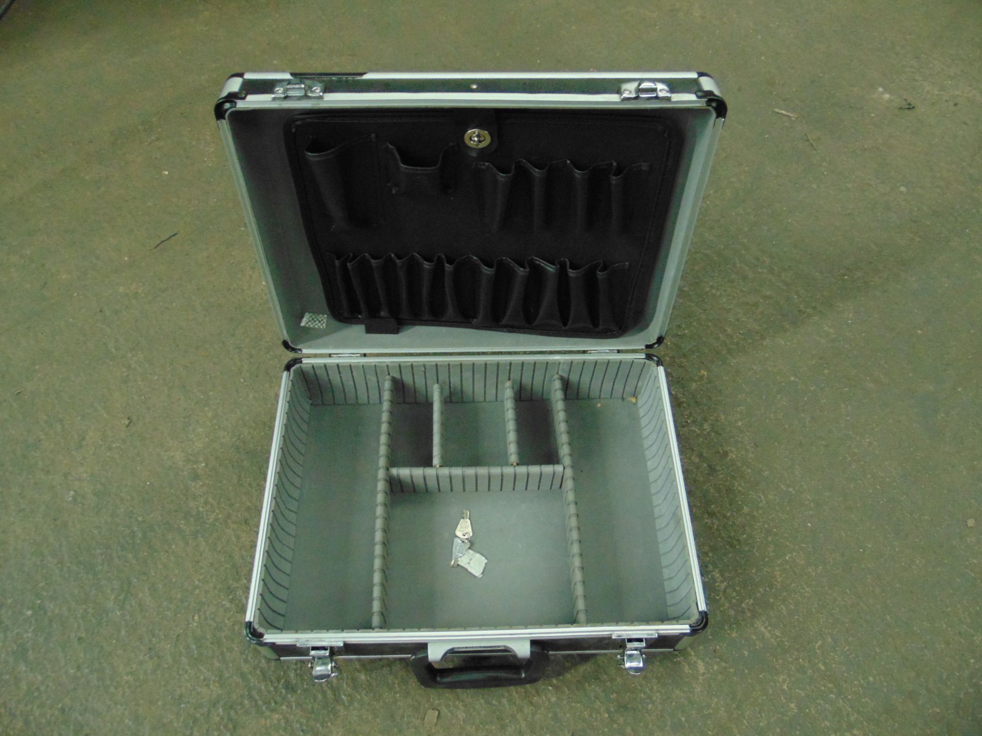 Lockable Transit/Tool case with keys etc - Image 3 of 4