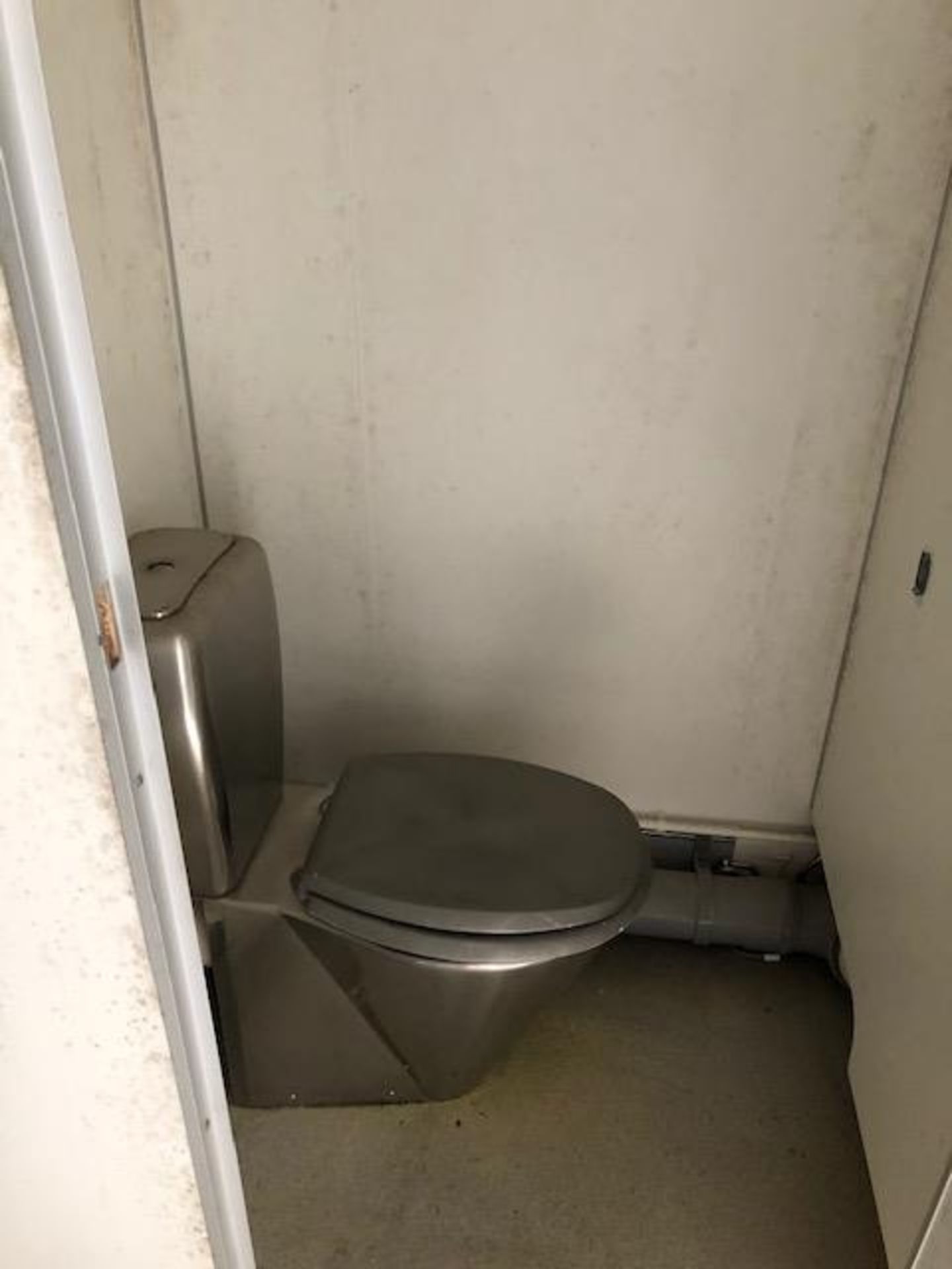 Frontline Toilet and Shower Block Unit - Image 17 of 41