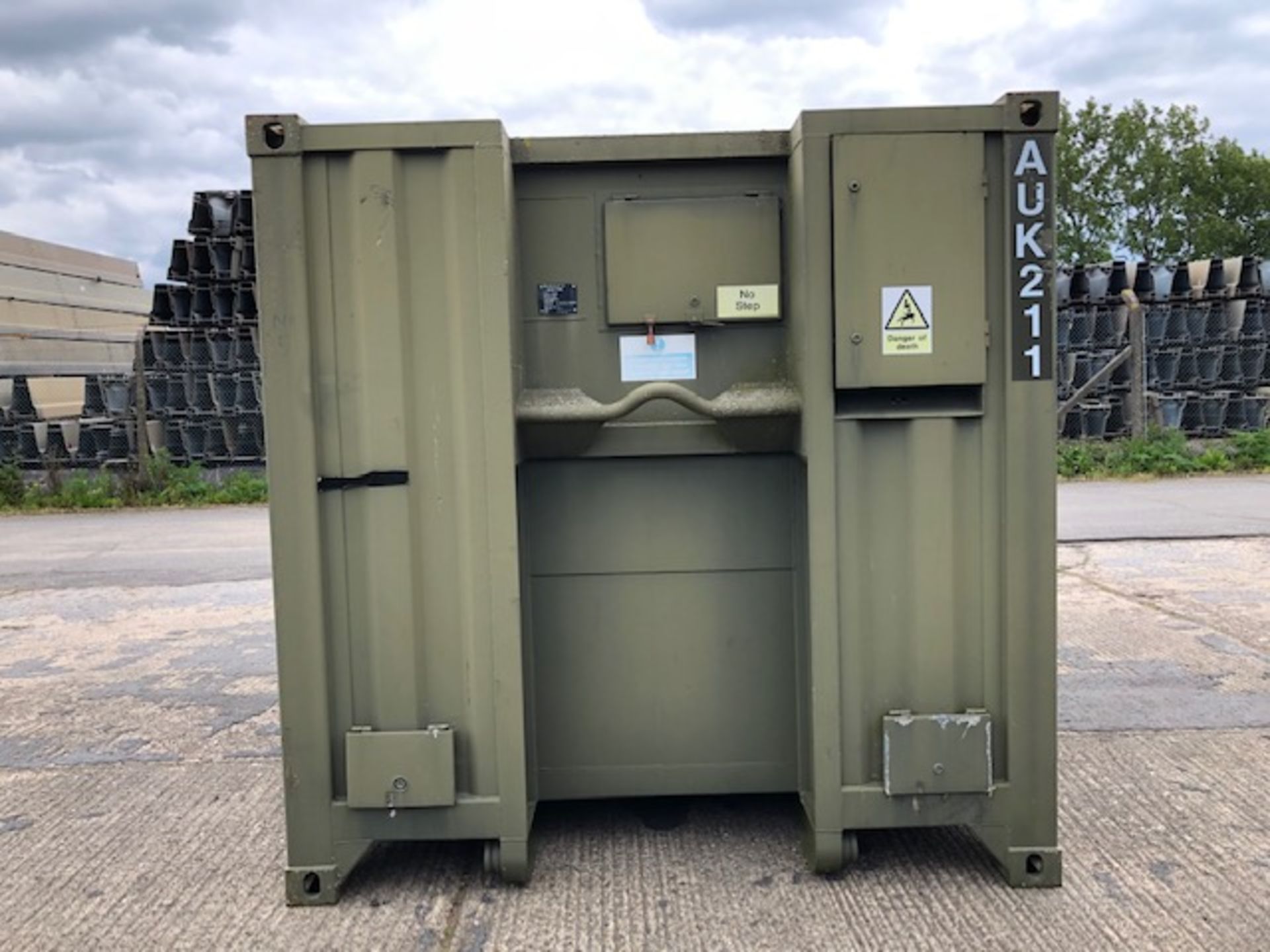 Frontline Toilet and Shower Block Unit - Image 6 of 41