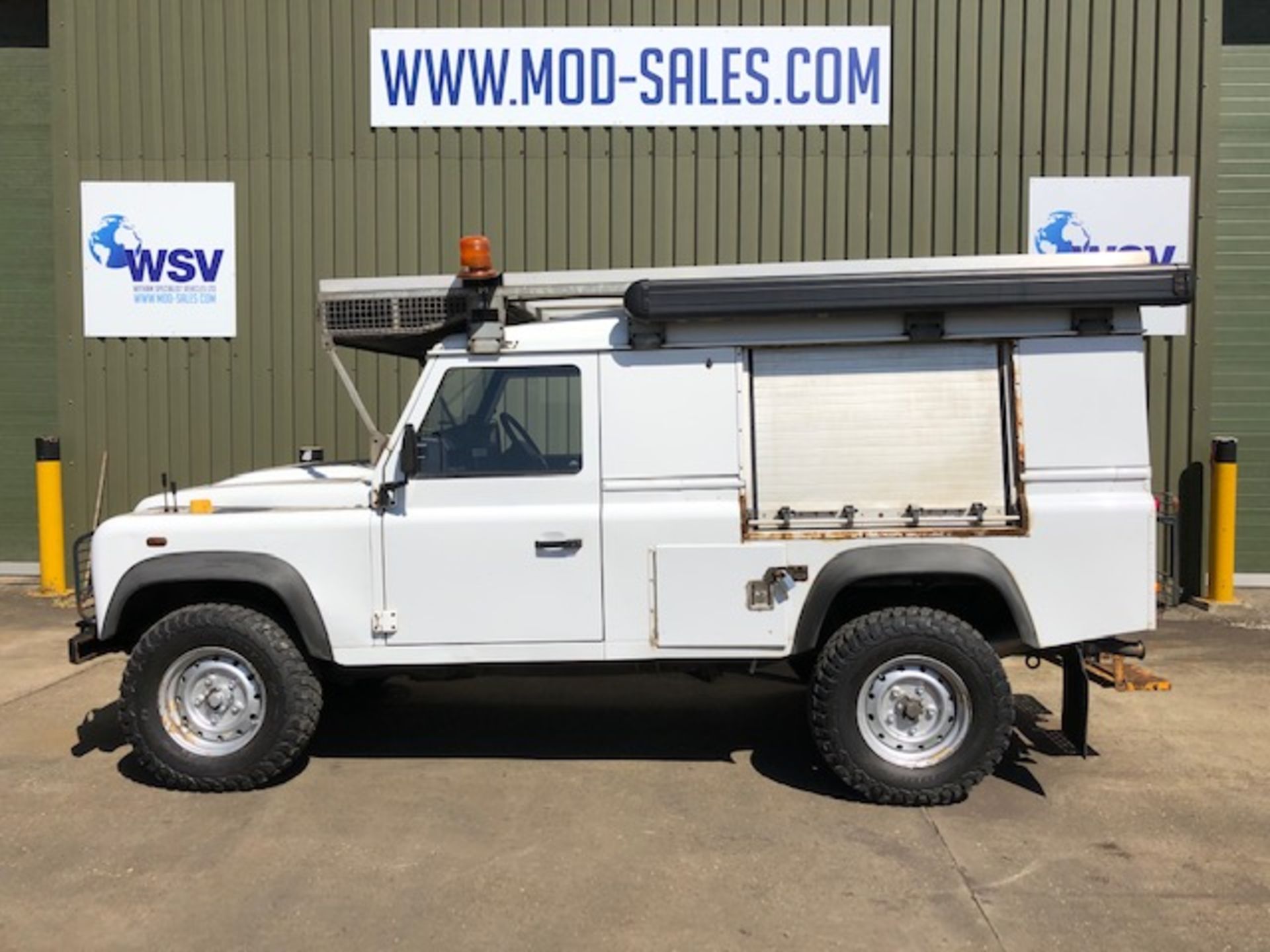 2011 Land Rover Defender 110 Puma hardtop 4x4 Utility vehicle (mobile workshop) with hydraulic winch - Image 3 of 35