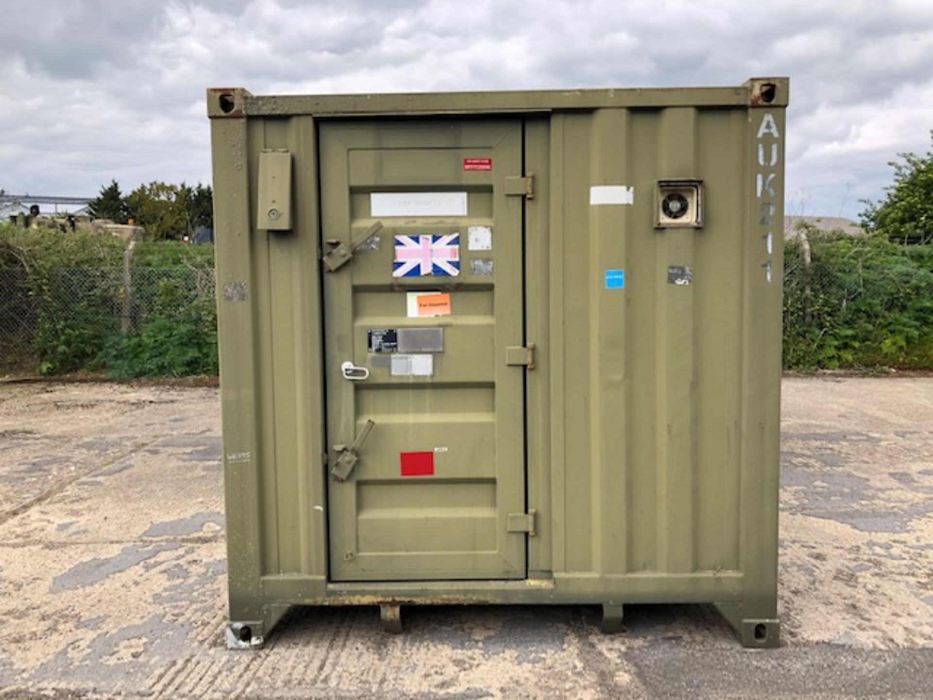 Frontline Toilet and Shower Block Unit - Image 2 of 41