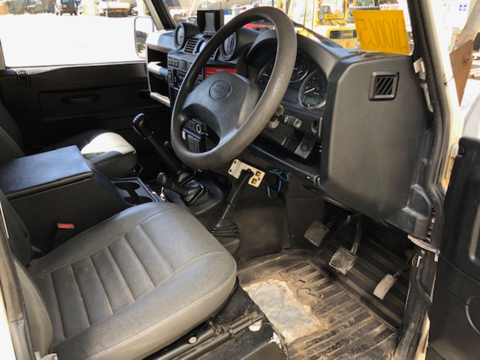 2011 Land Rover Defender 110 Puma hardtop 4x4 Utility vehicle (mobile workshop) with hydraulic winch - Image 32 of 35