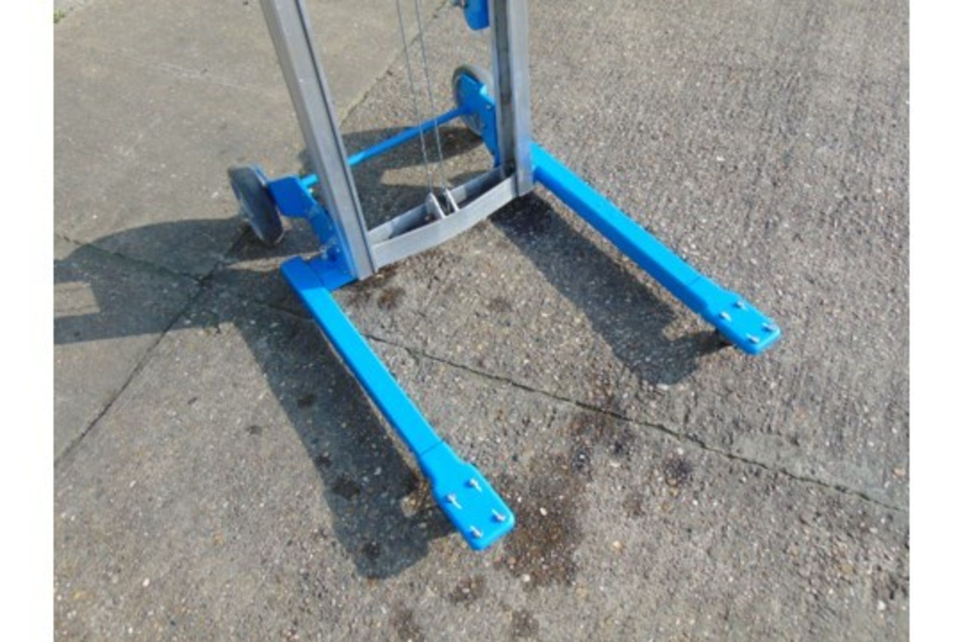 Unused Genie GL-10 Material Lift Fork Lift - Image 8 of 20