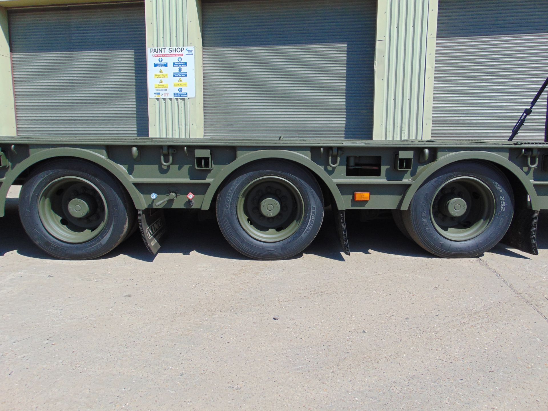 King GTS38 Tri Axle Stepframe Trailer - Image 25 of 27