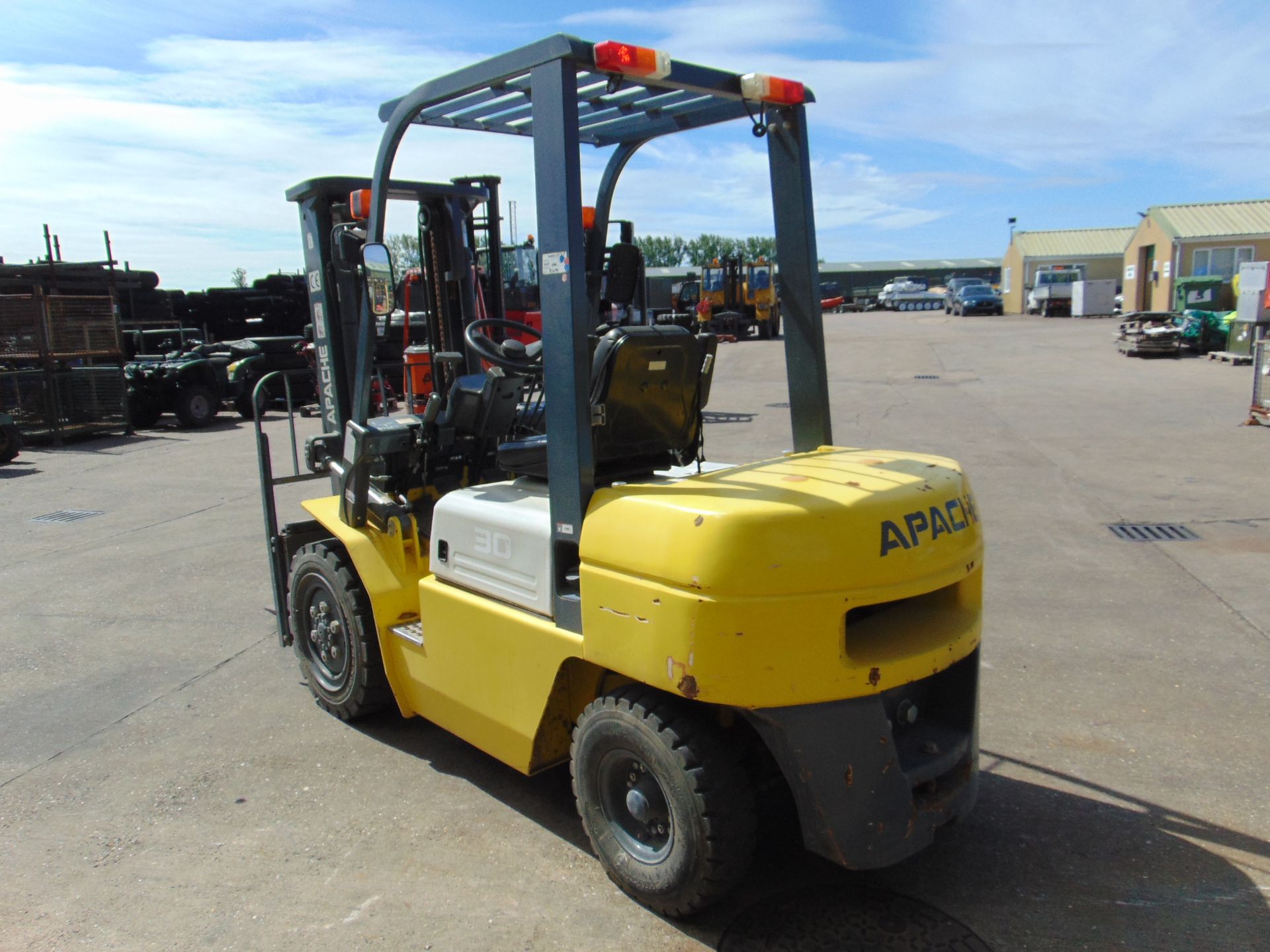 Apache 3000Kg Diesel Fork Lift Truck ONLY 742 HOURS! - Image 5 of 12