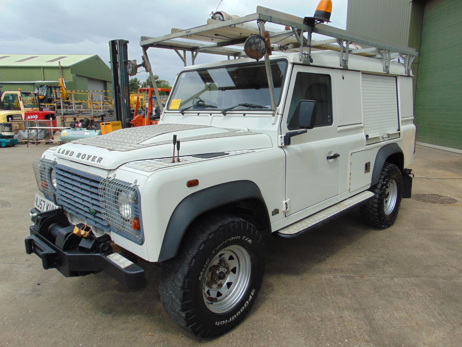 2007 Land Rover Defender 110 Puma hardtop 4x4 Utility vehicle (mobile workshop) with hydraulic winch - Image 4 of 31
