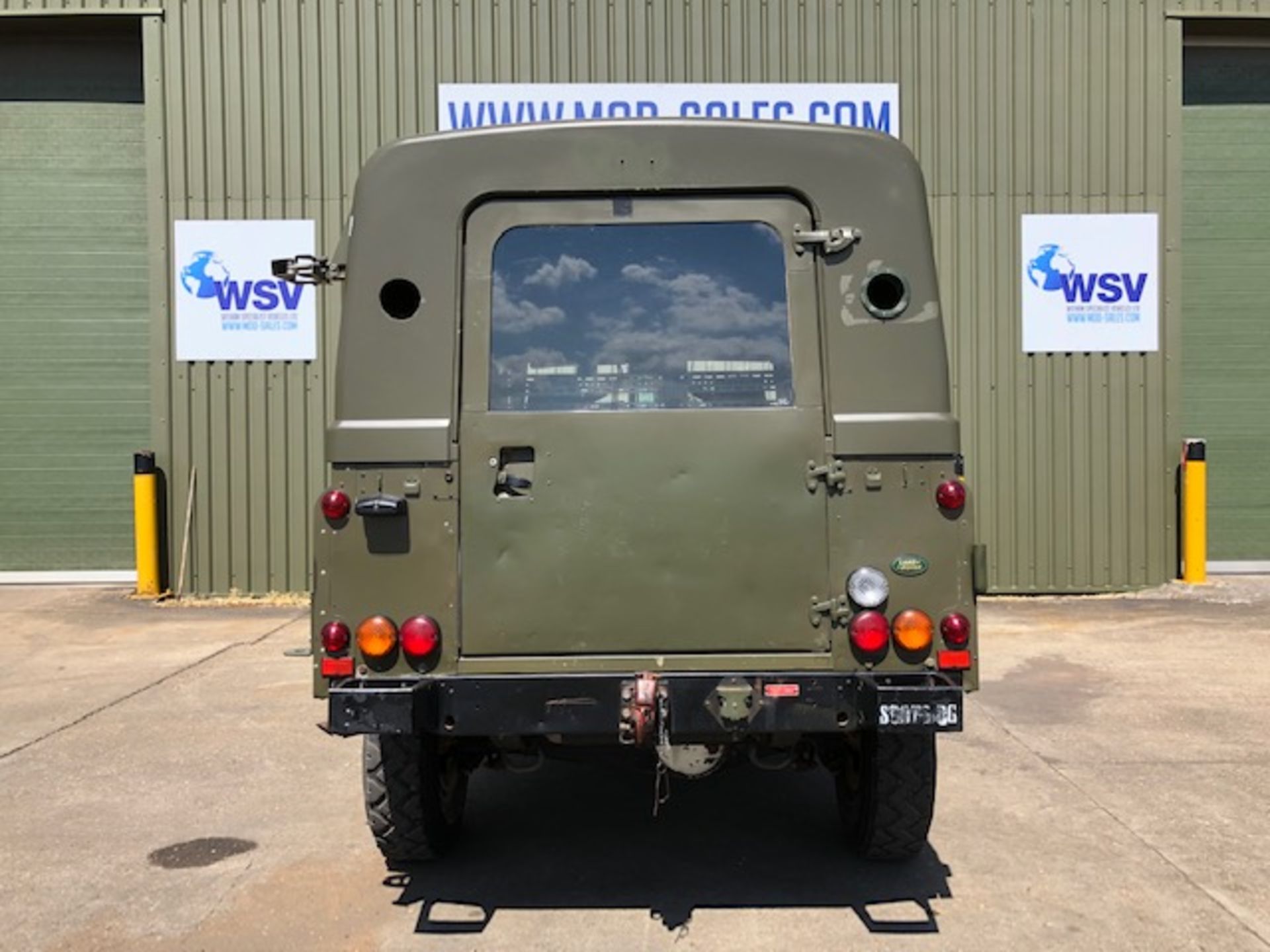 UK MOD Land Rover Defender Wolf 110 hardtop RHD - Image 31 of 45