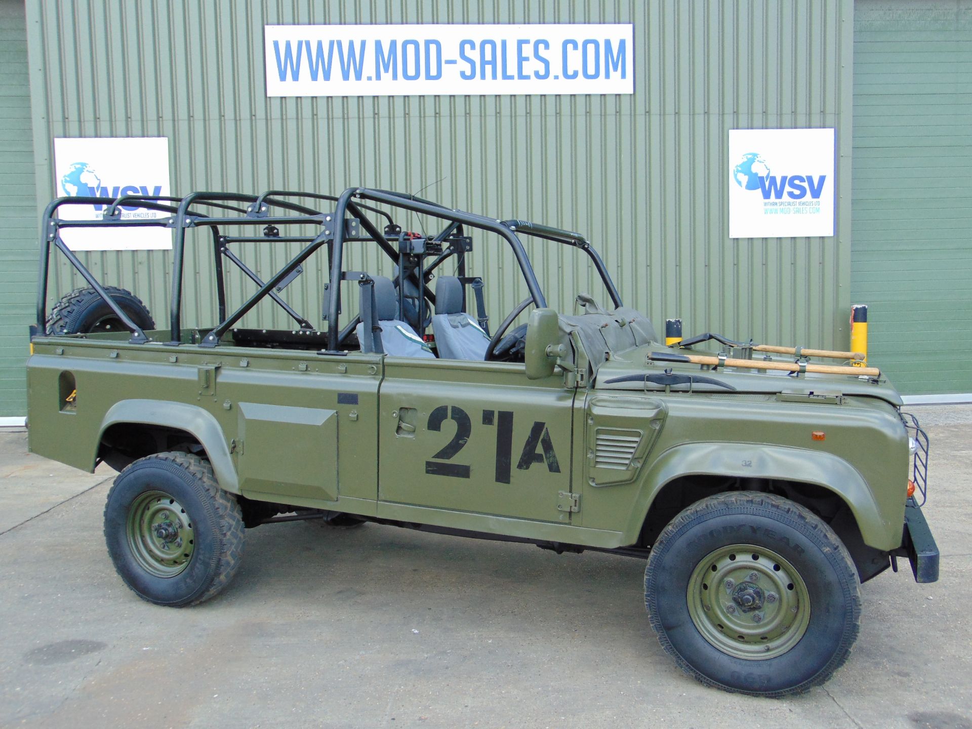 Land Rover Defender Wolf 110 Scout vehicle 300 Tdi