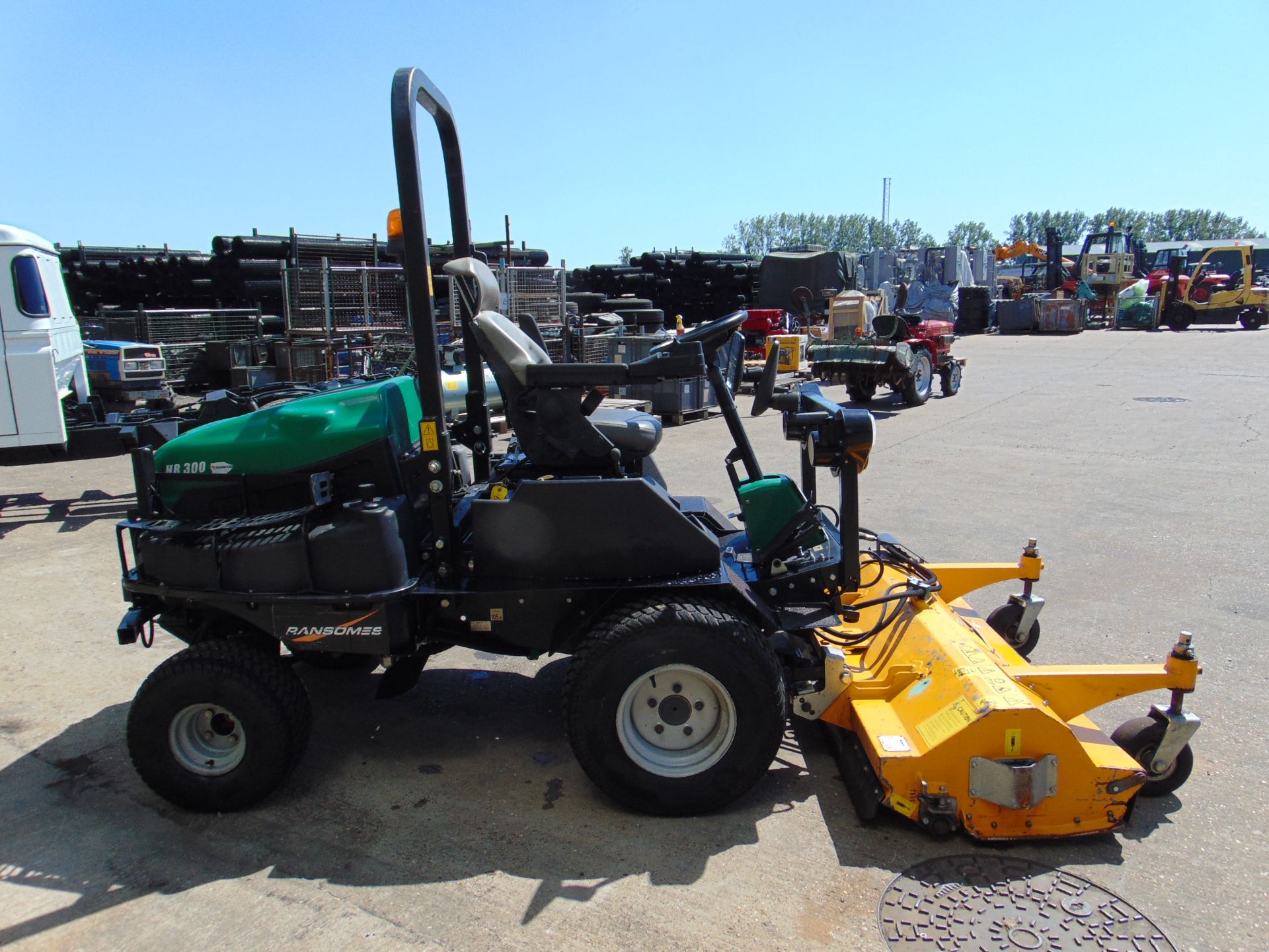 2014 Ransomes 4WD HR300 C/W Muthing Outfront Flail Mower ONLY 2,302 HOURS! - Image 5 of 29