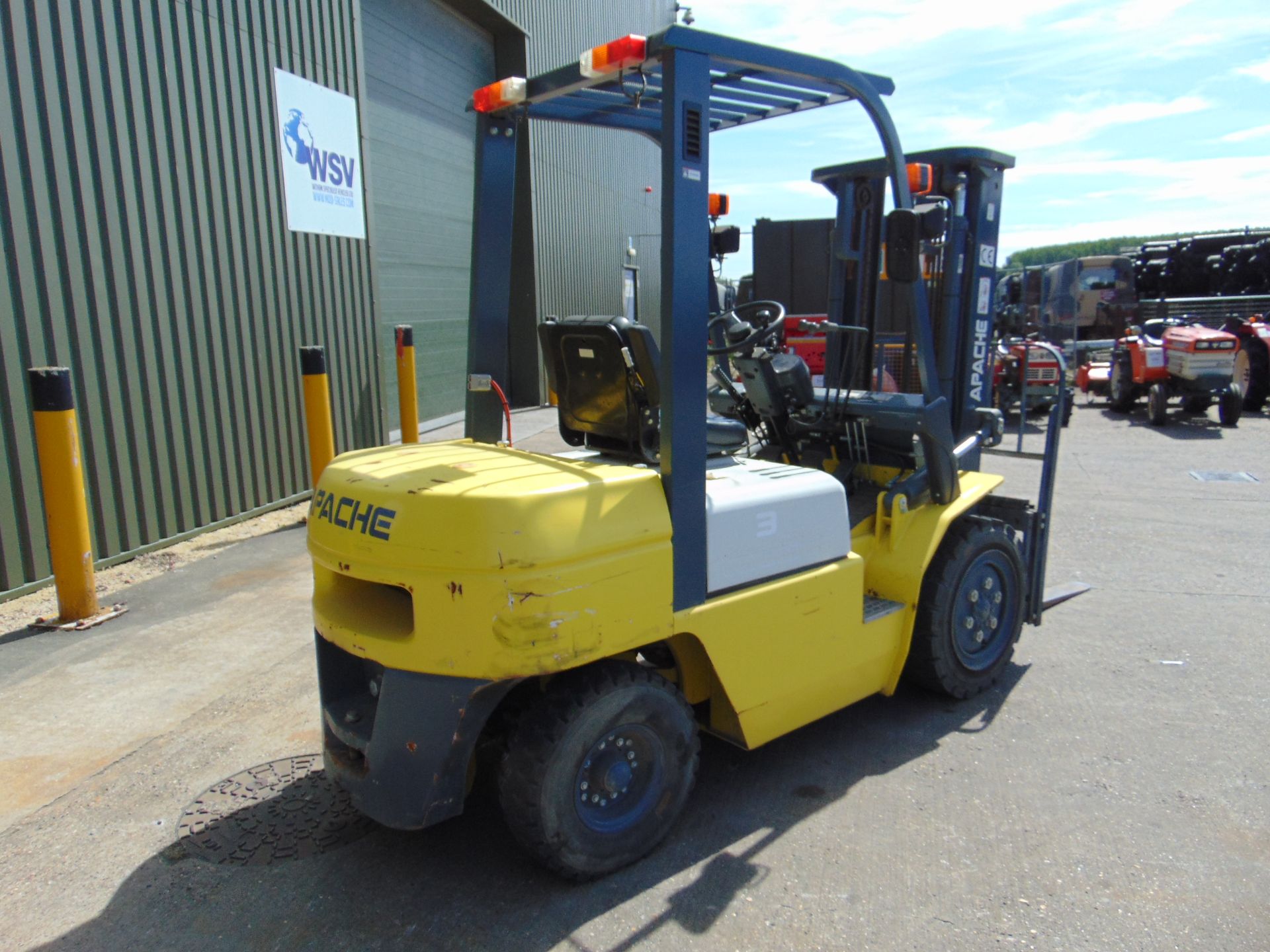 Apache 3000Kg Diesel Fork Lift Truck ONLY 742 HOURS! - Image 6 of 12