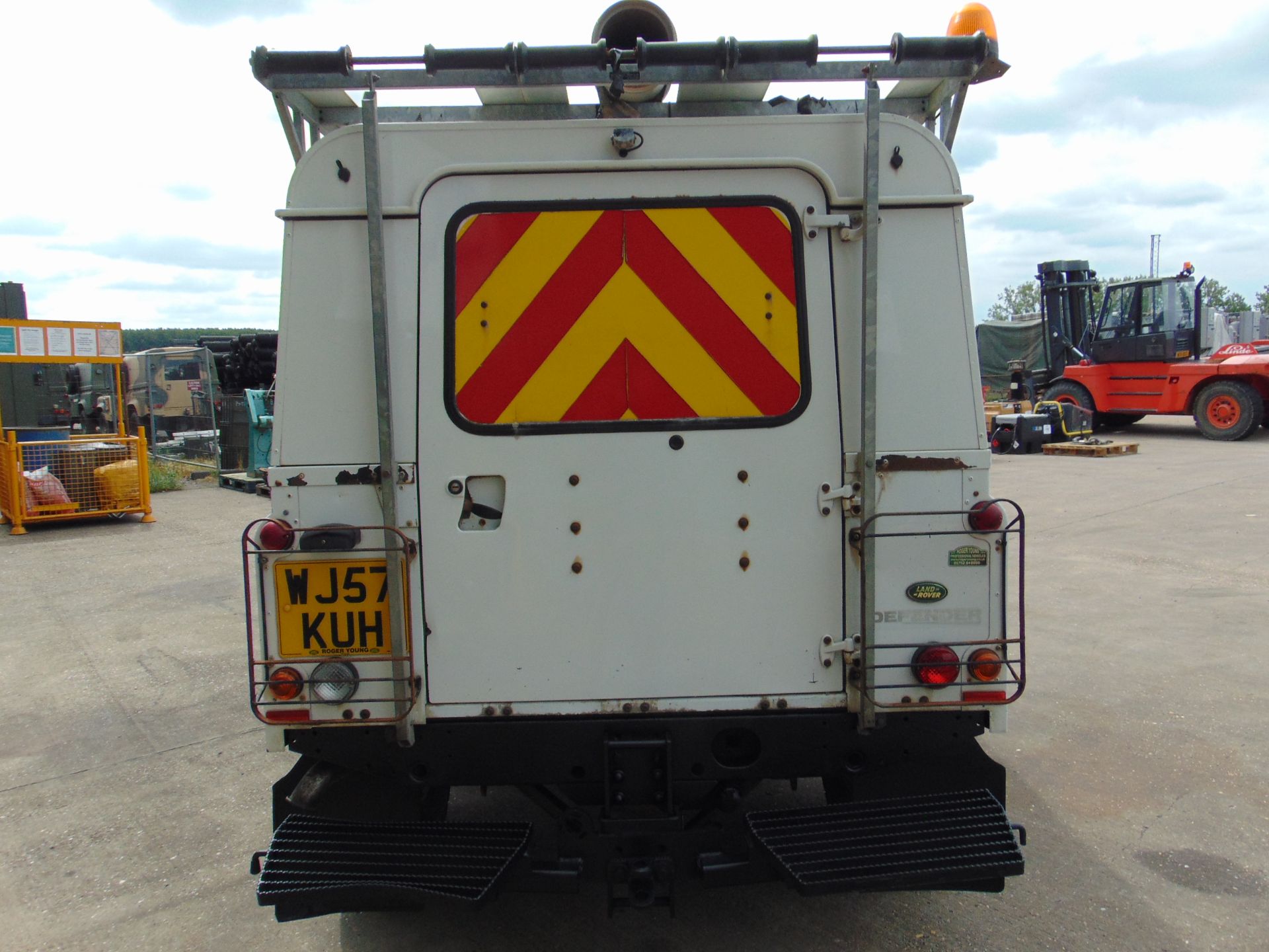 2007 Land Rover Defender 110 Puma hardtop 4x4 Utility vehicle (mobile workshop) with hydraulic winch - Image 8 of 31