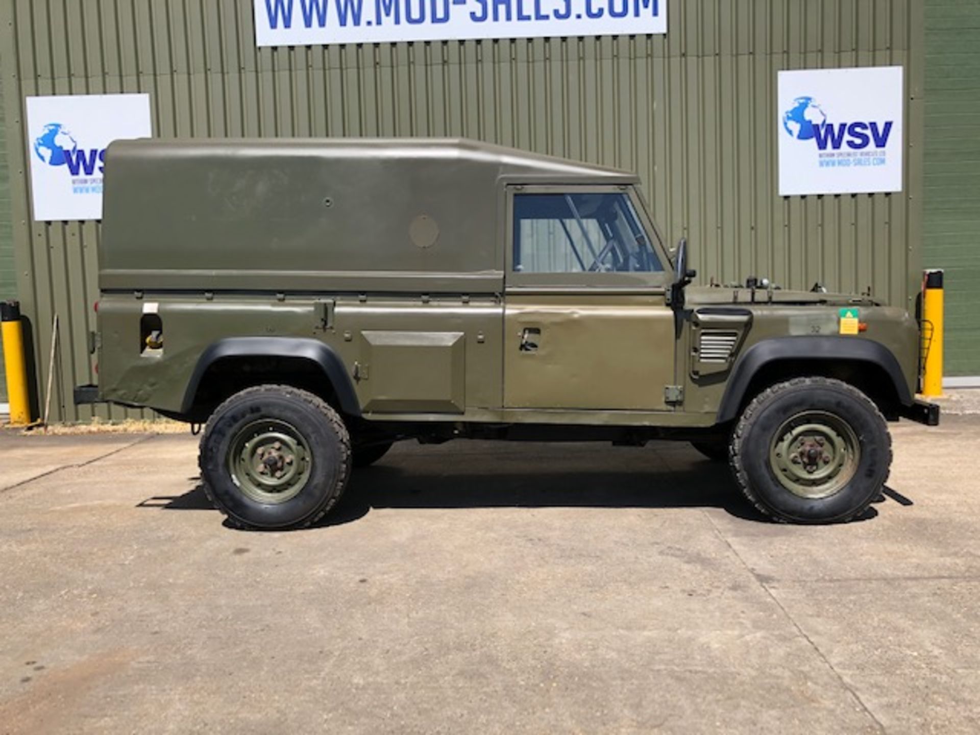 UK MOD Land Rover Defender Wolf 110 hardtop RHD - Image 41 of 45