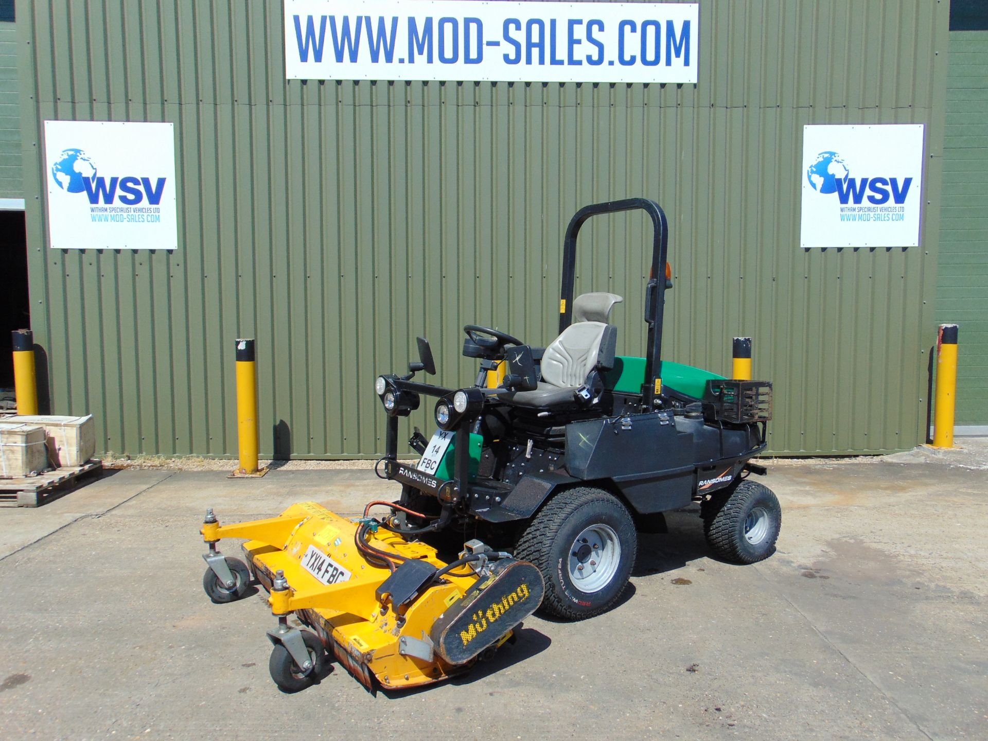 2014 Ransomes 4WD HR300 C/W Muthing Outfront Flail Mower ONLY 2,302 HOURS!