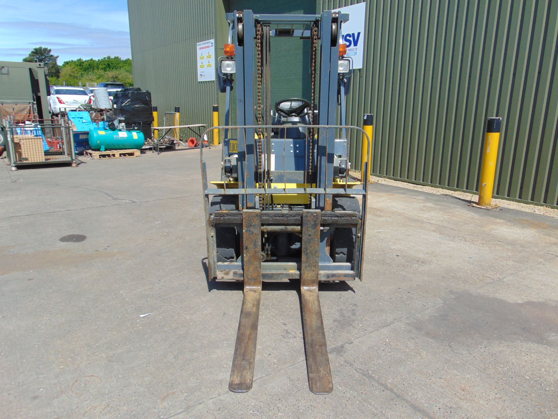 Apache 3000Kg Diesel Fork Lift Truck ONLY 742 HOURS! - Image 3 of 12