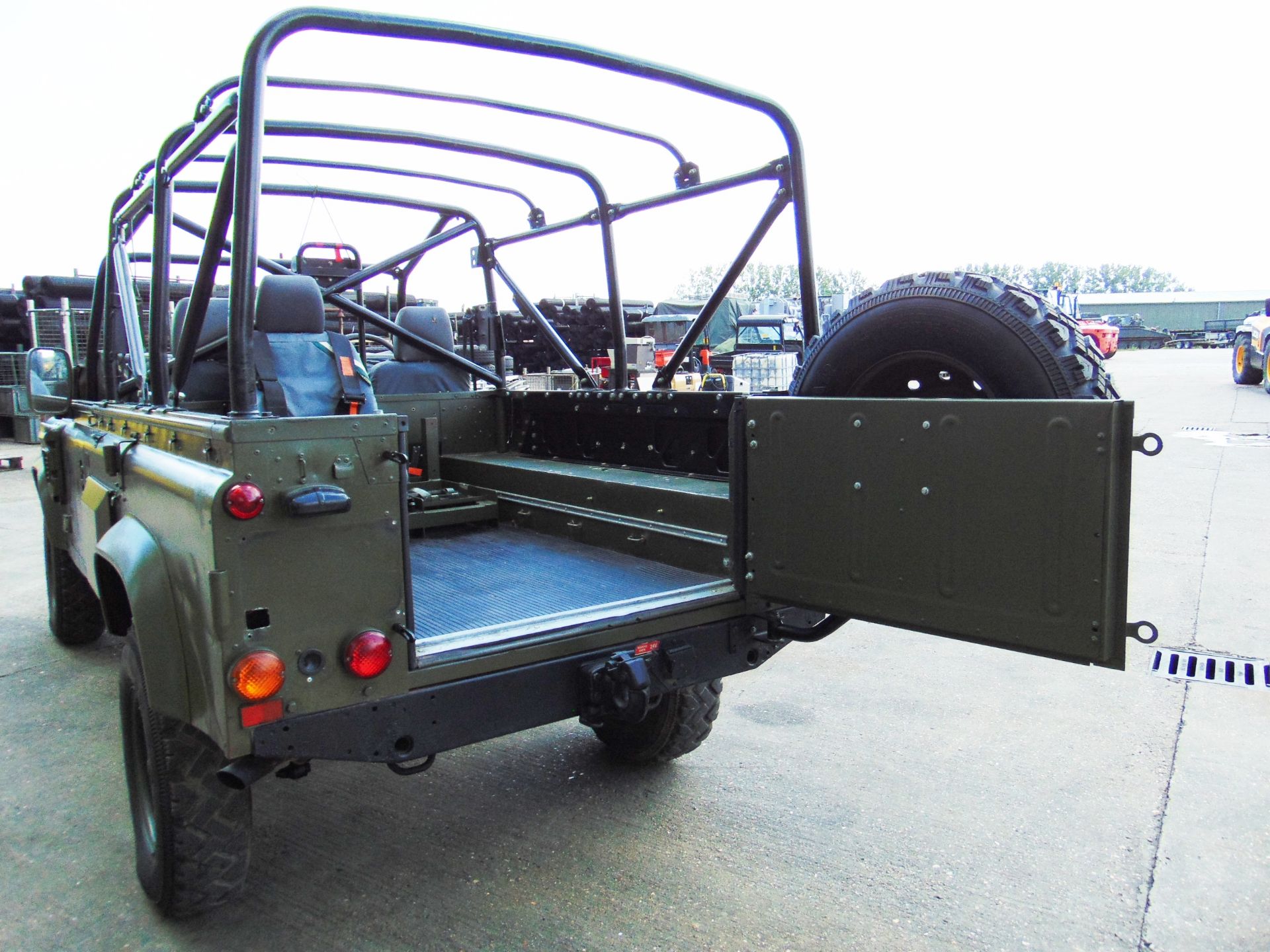 Land Rover Defender Wolf 110 Scout vehicle 300 Tdi - Image 15 of 37