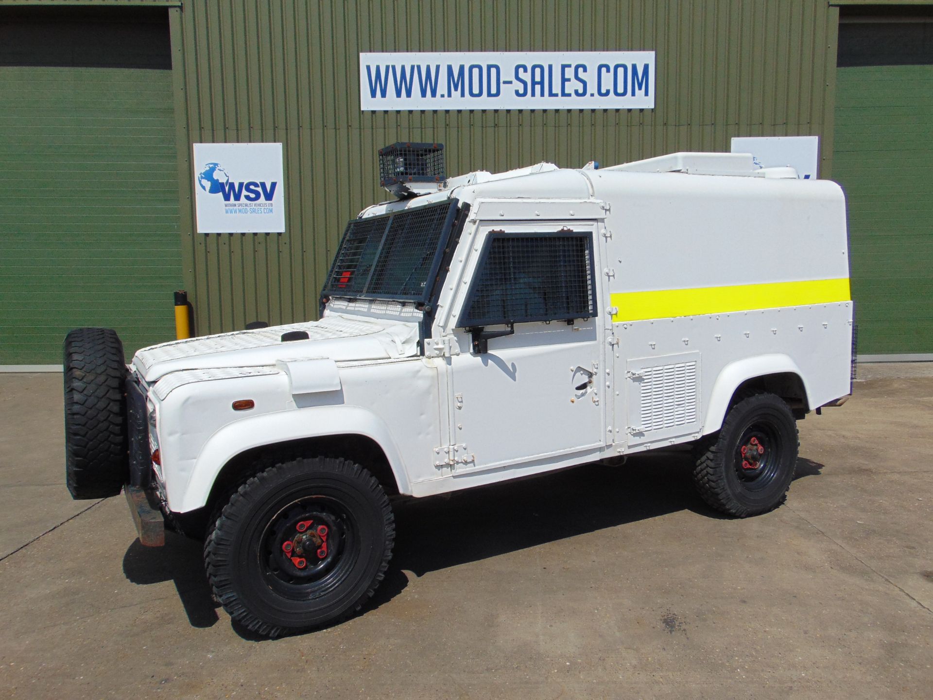 Land Rover Snatch 2A 300TDi 20,000 kms only ! PSNI Spec.