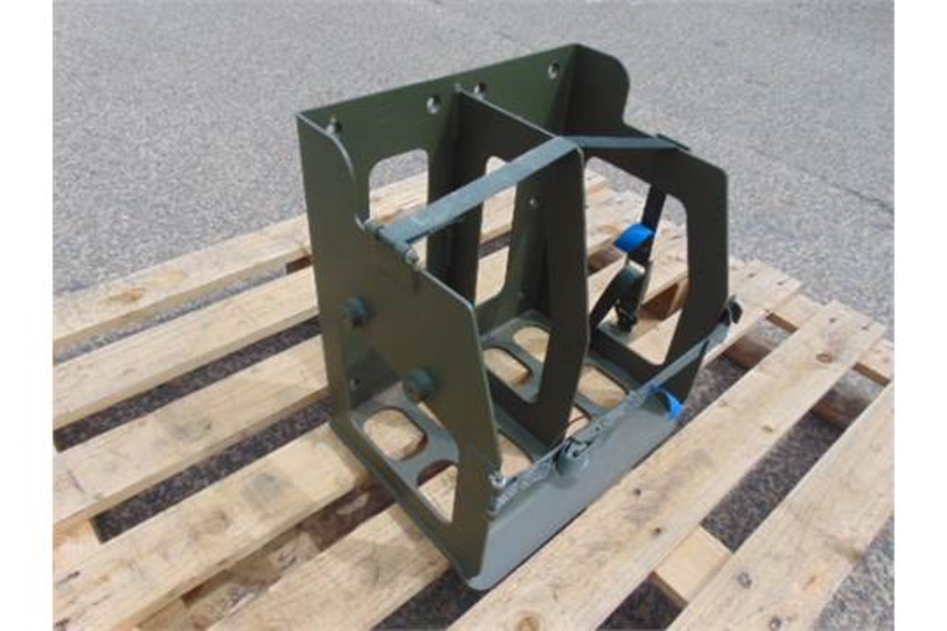 Unissued Vehicle Twin Jerry Can Rack