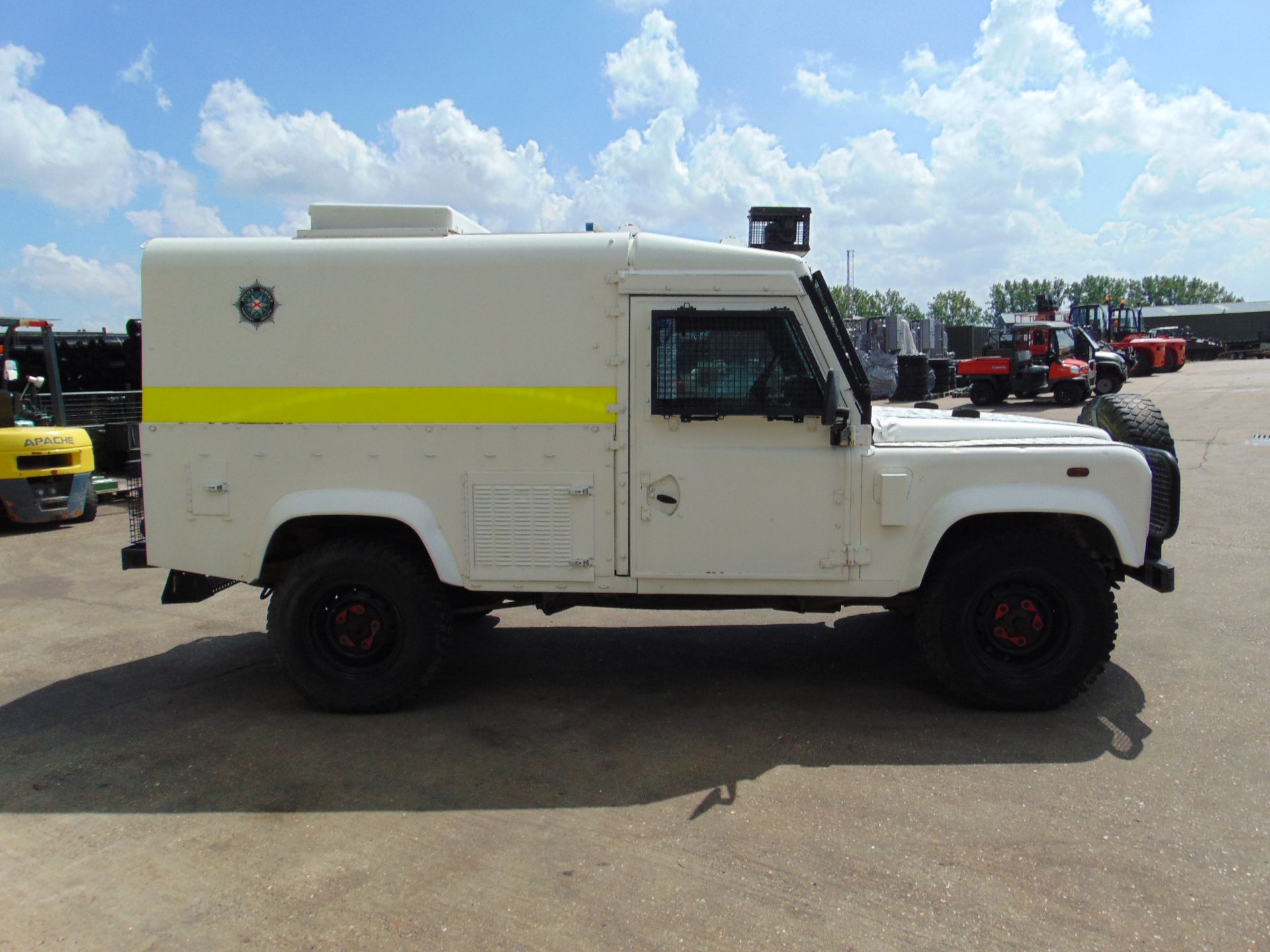 Land Rover Snatch 2A 300TDi 20,000 kms only ! PSNI Spec. - Image 5 of 26