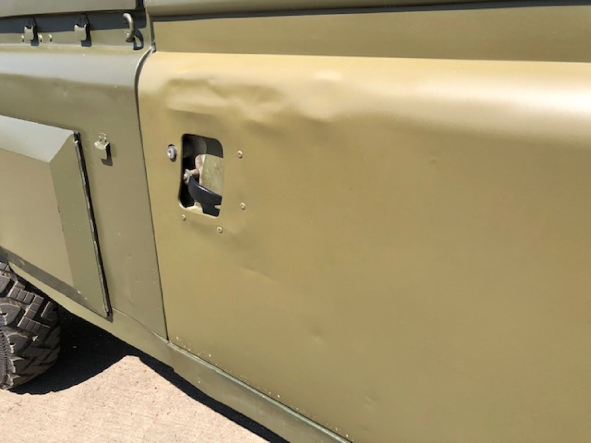 UK MOD Land Rover Defender Wolf 110 hardtop RHD - Image 27 of 45