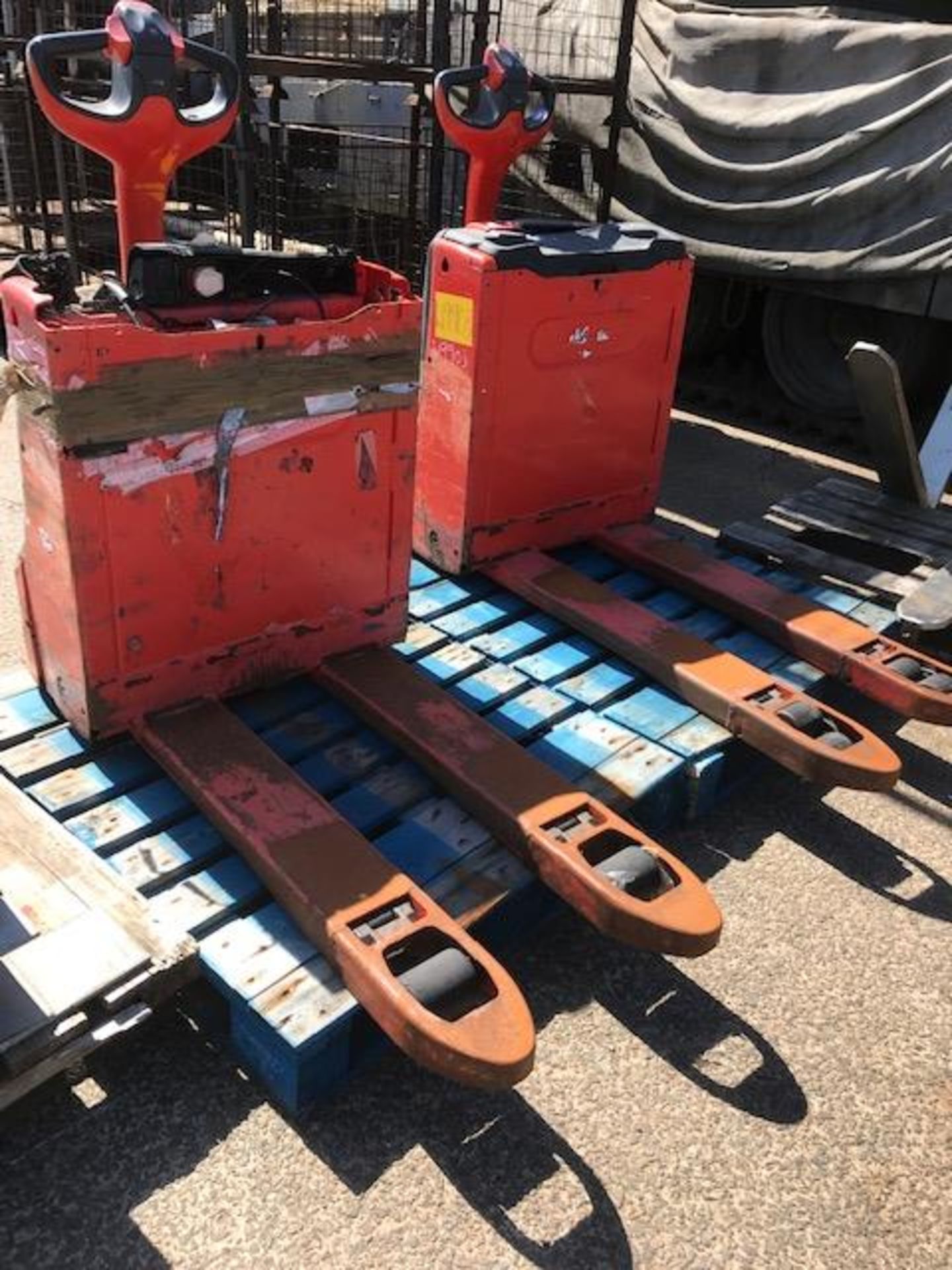 2 x Linde T 16 Powered Pallet Trucks