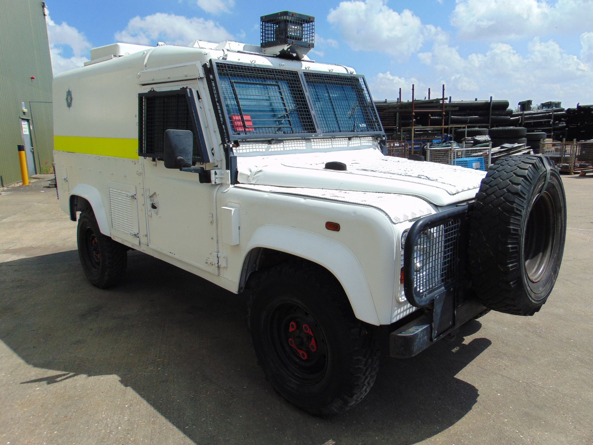 Land Rover Snatch 2A 300TDi 20,000 kms only ! PSNI Spec. - Image 4 of 26