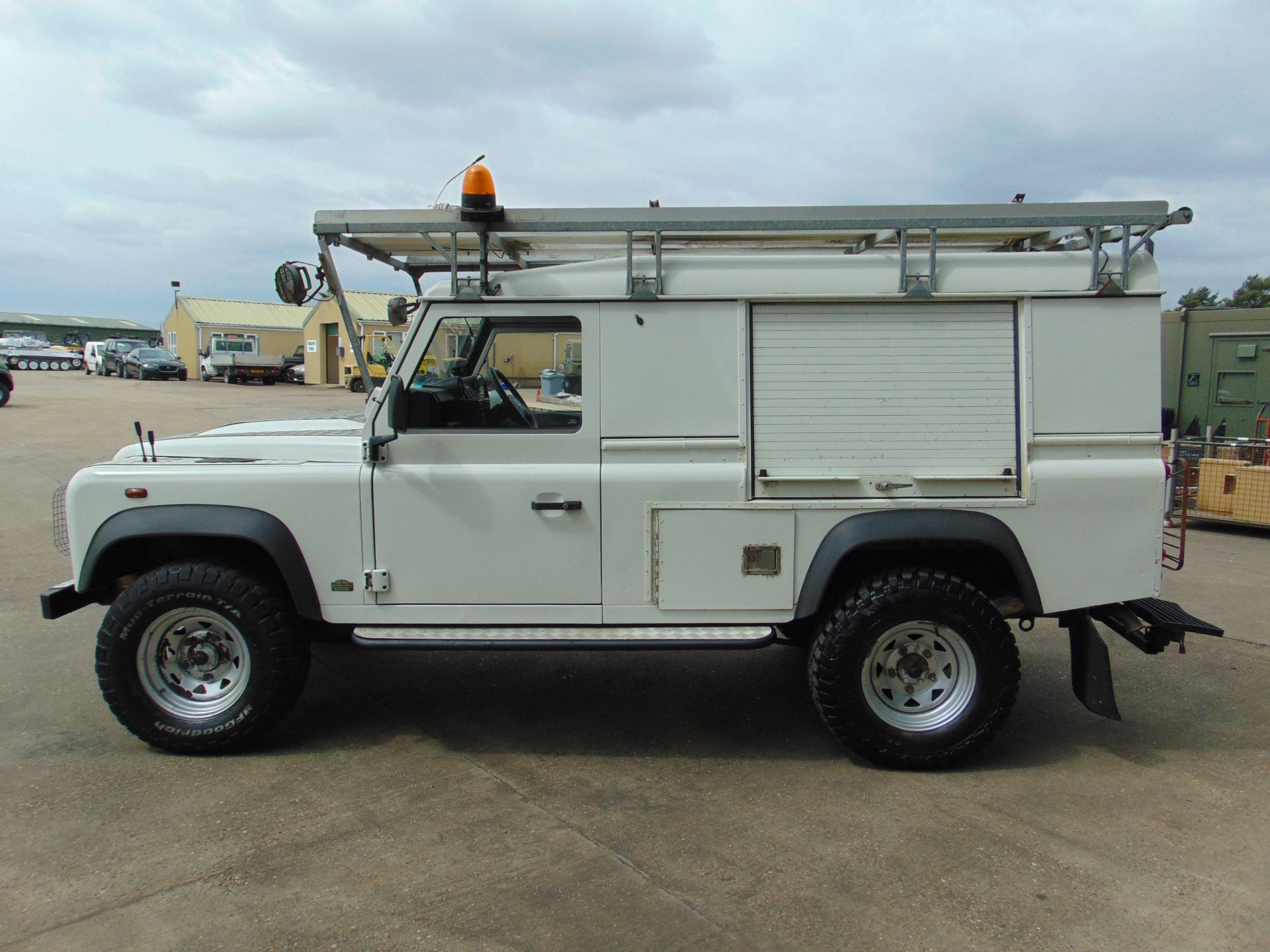 2007 Land Rover Defender 110 Puma hardtop 4x4 Utility vehicle (mobile workshop) with hydraulic winch - Image 5 of 31