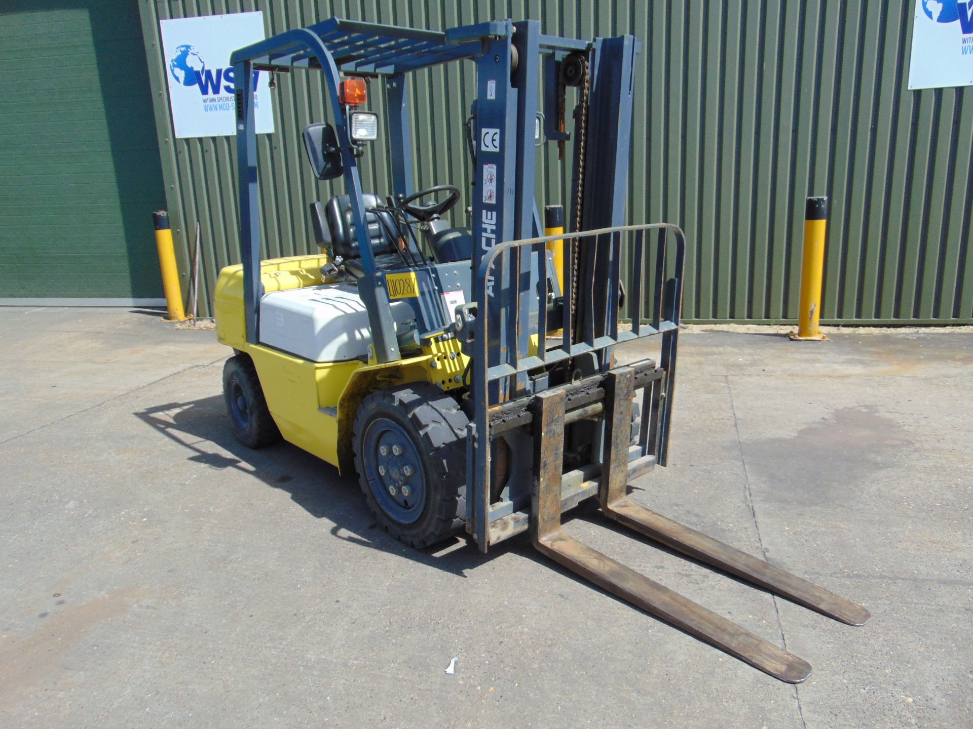 Apache 3000Kg Diesel Fork Lift Truck ONLY 742 HOURS! - Image 2 of 12