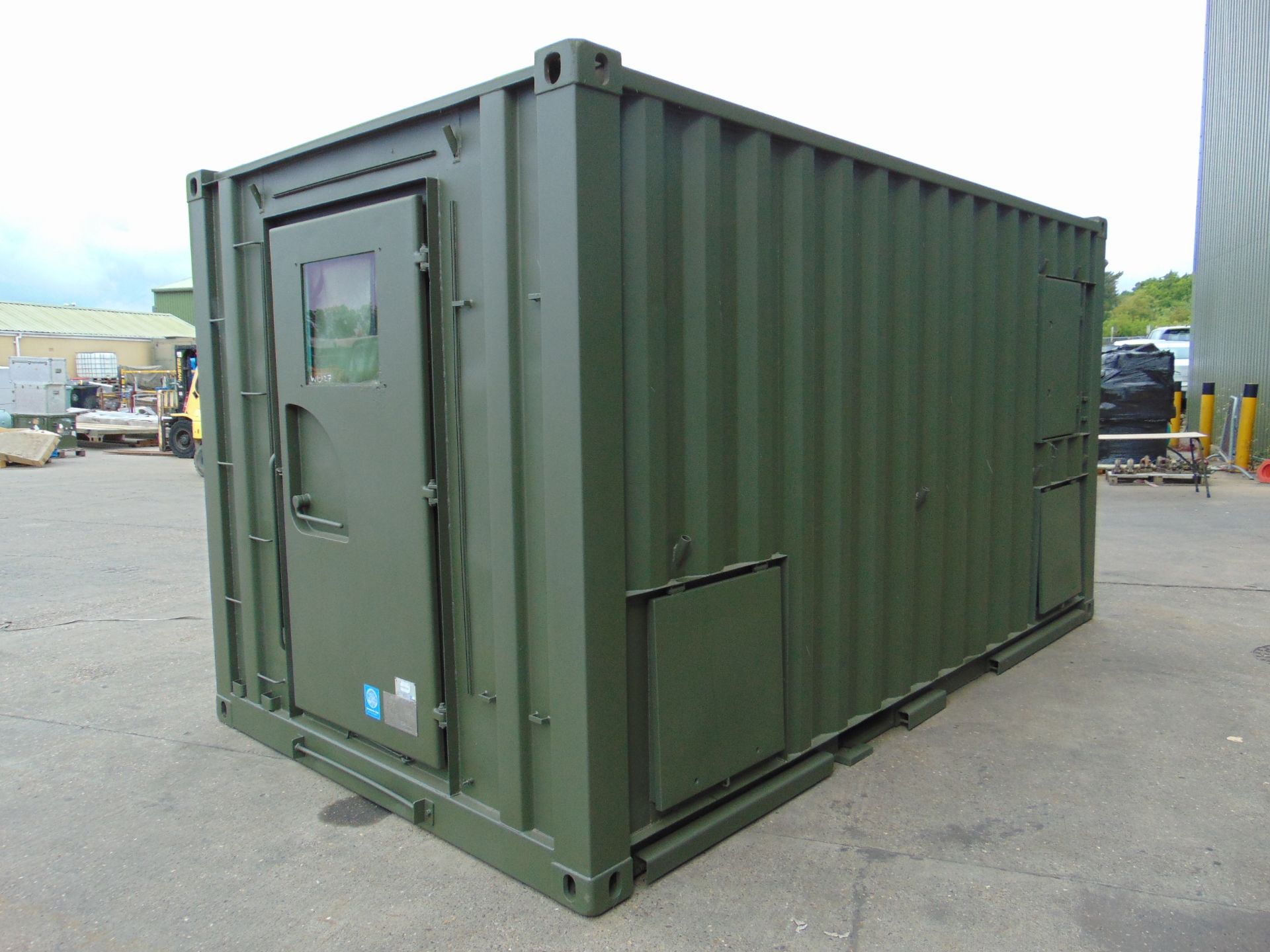 Ex Reserve Demountable Secure Workshop/Office Unit C/W Twist Locks, Air Con, Work Stations etc - Image 3 of 18