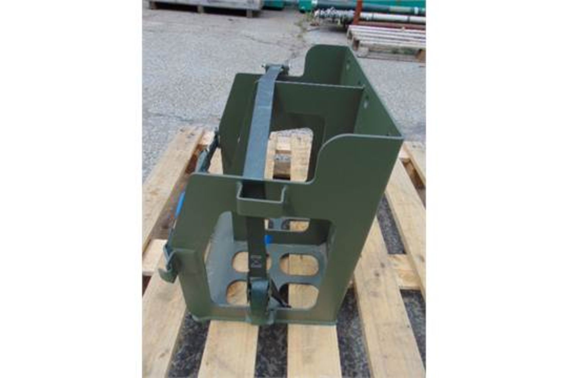 Unissued Vehicle Twin Jerry Can Rack - Image 3 of 5