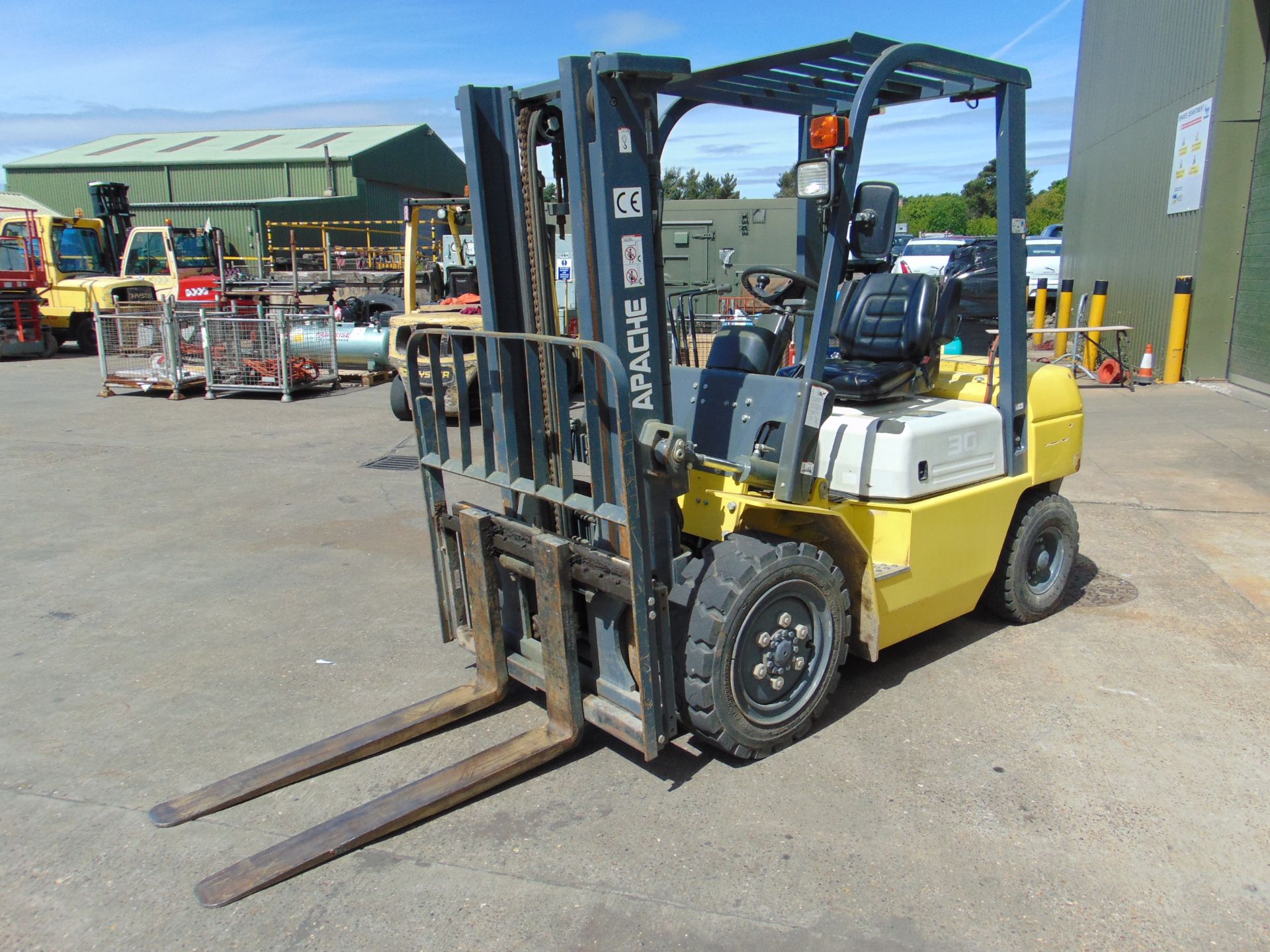 Apache 3000Kg Diesel Fork Lift Truck ONLY 742 HOURS! - Image 4 of 12