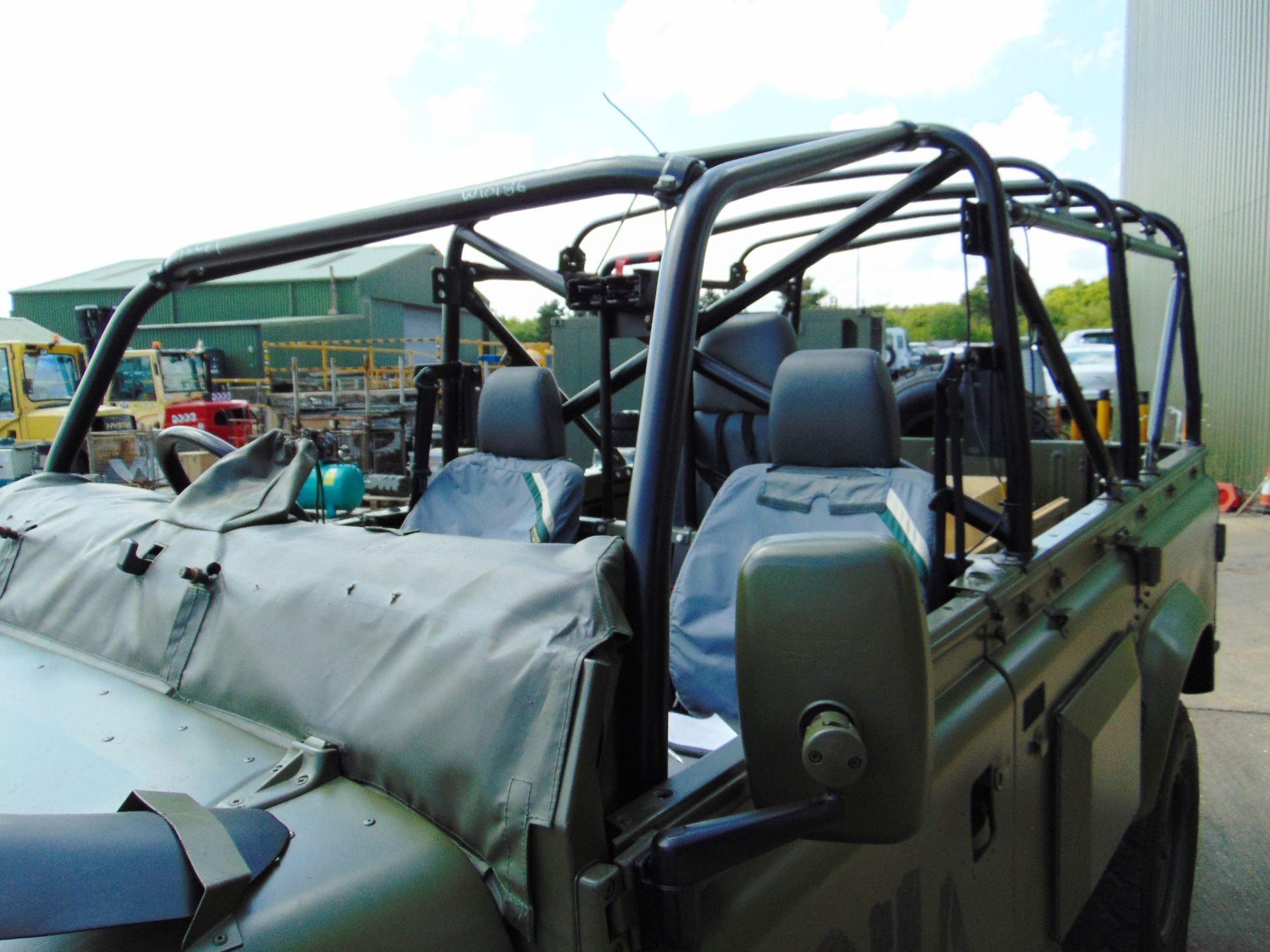 Land Rover Defender Wolf 110 Scout vehicle 300 Tdi - Image 19 of 37