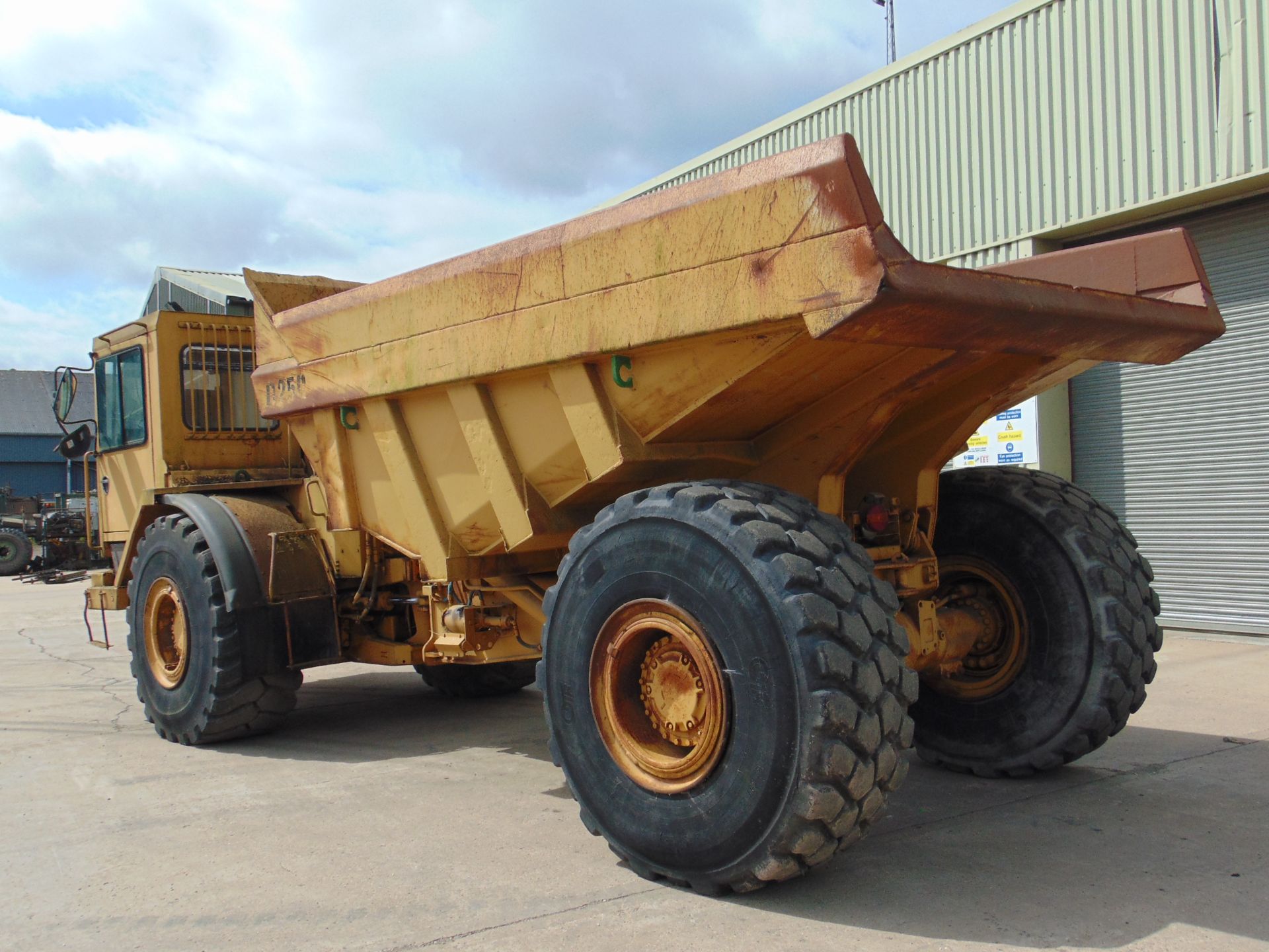 Caterpillar D25C Articulated Off Road Dumper - Image 3 of 22