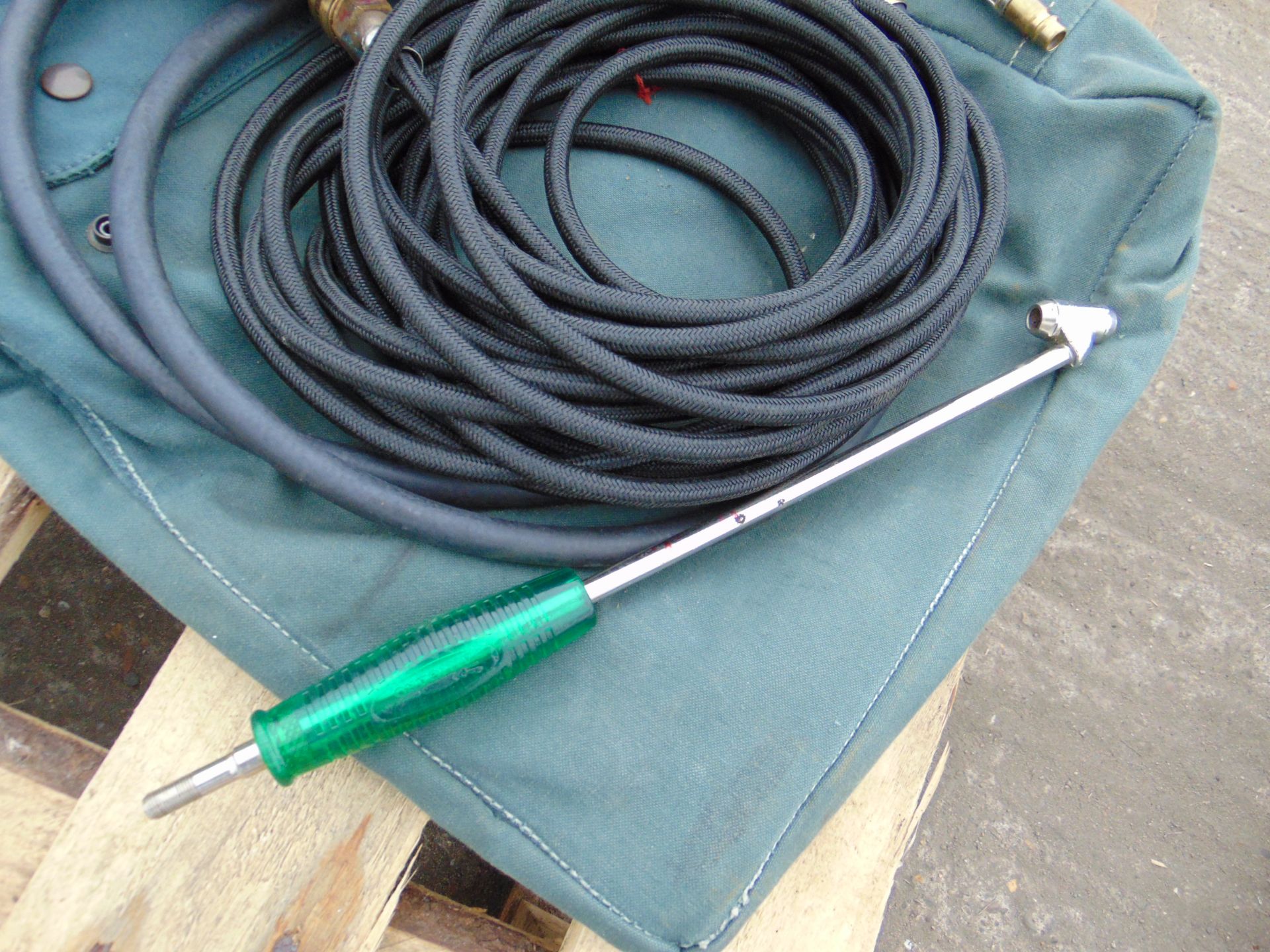 Michelin Approved Professional Tyre Inflator Air Line C/W Inflation Gauge and Carry Bag - Image 3 of 4