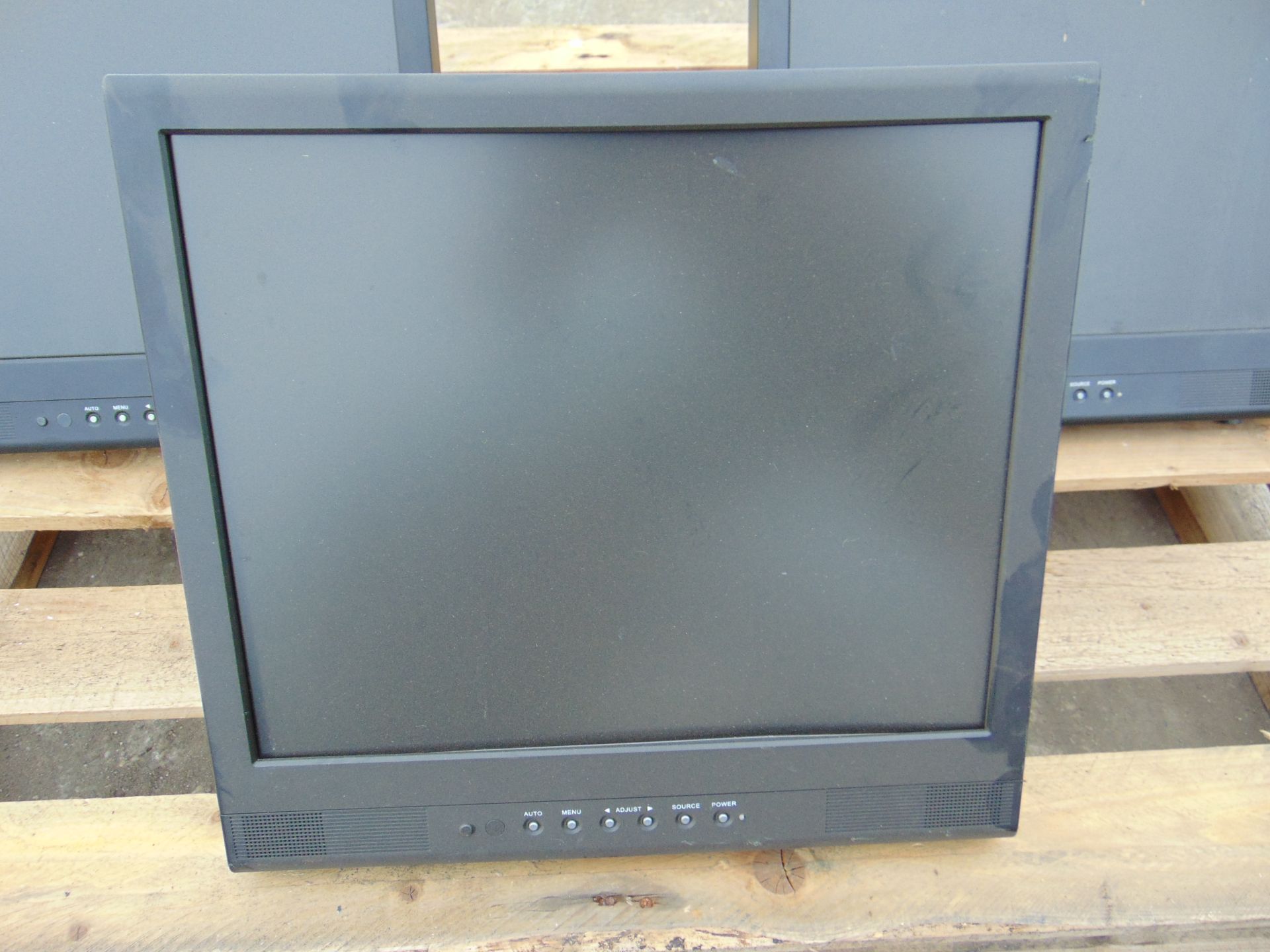 3 x LCD Monitors - Image 2 of 4