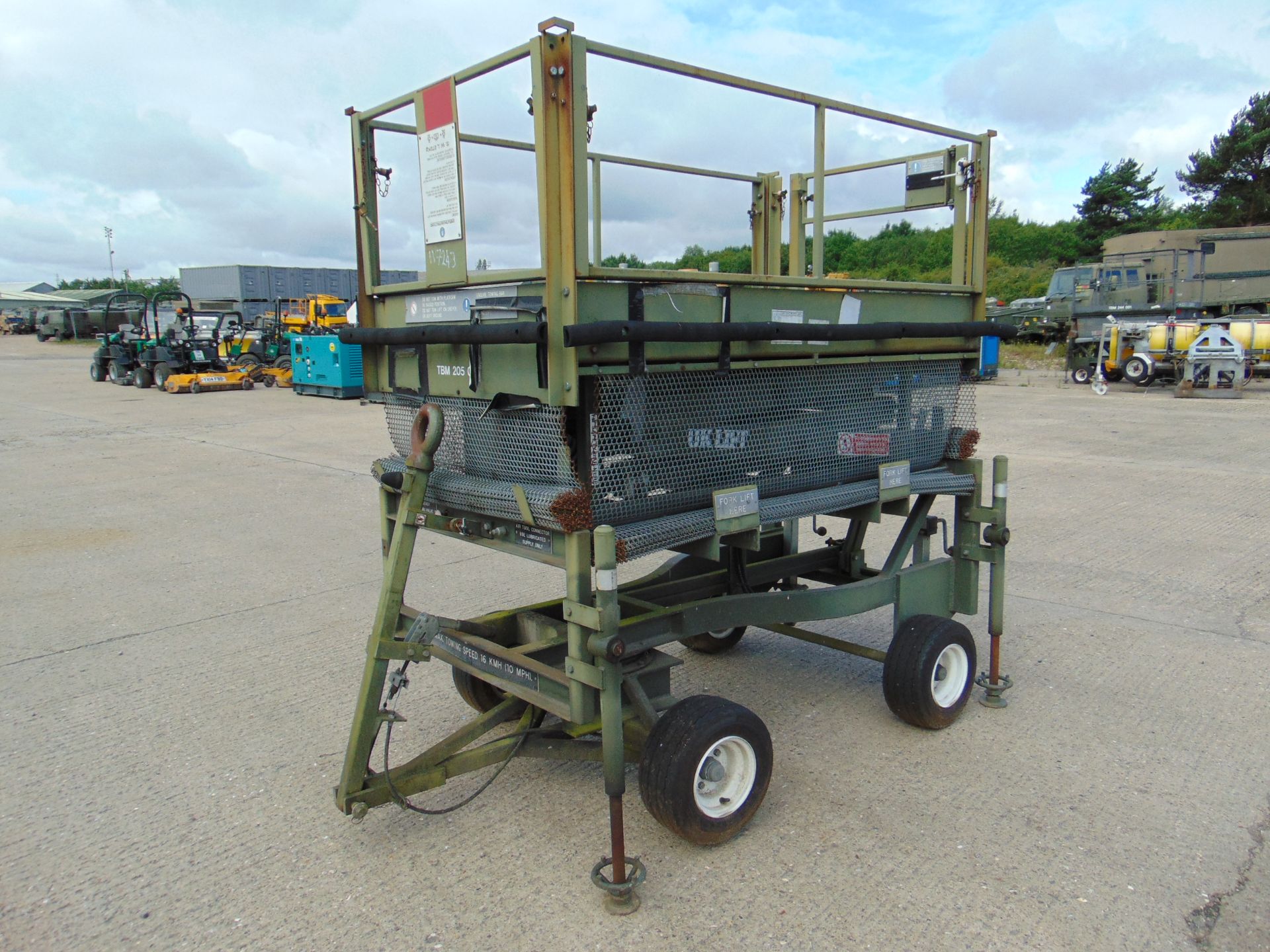 Direct RAF Maintenance Unit UK Lift Hydraulic Access Platform SWL 272 Kgs