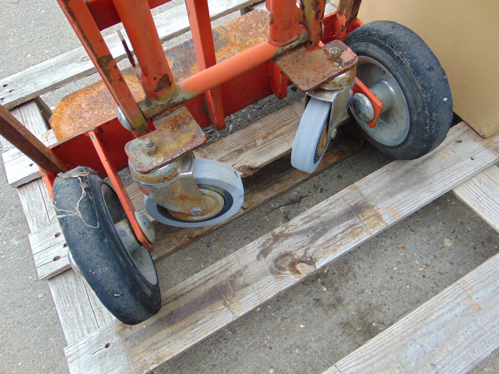 2 x Vehicle Jerry Can Holders & Heavy Duty 3 in 1 Sack Truck - Image 4 of 6