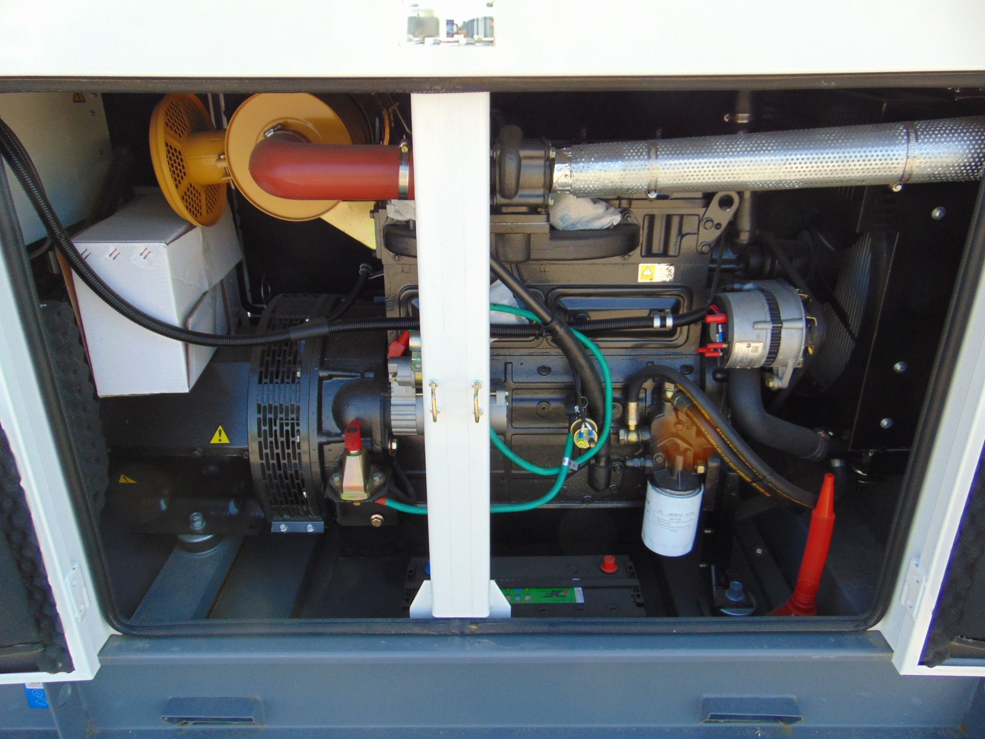 UNISSUED WITH TEST HOURS ONLY 70 KVA 3 Phase Silent Diesel Generator Set - Bild 9 aus 19