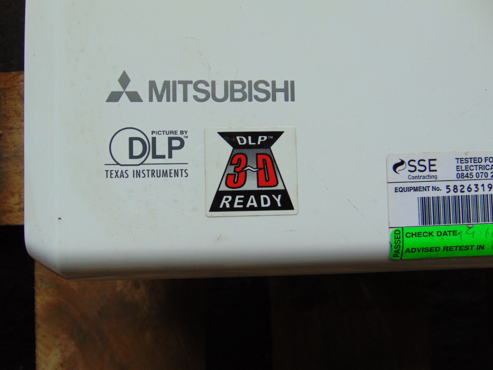 Mitsubishi EX240U DLP Projector - Image 5 of 8